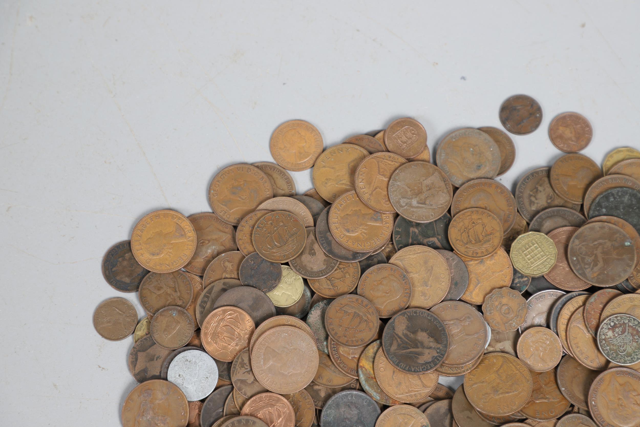 A LARGE COLLECTION OF PRE-DECIMAL COINS TO INCLUDE PENNIES, SHILLINGS AND OTHERS. - Image 2 of 10