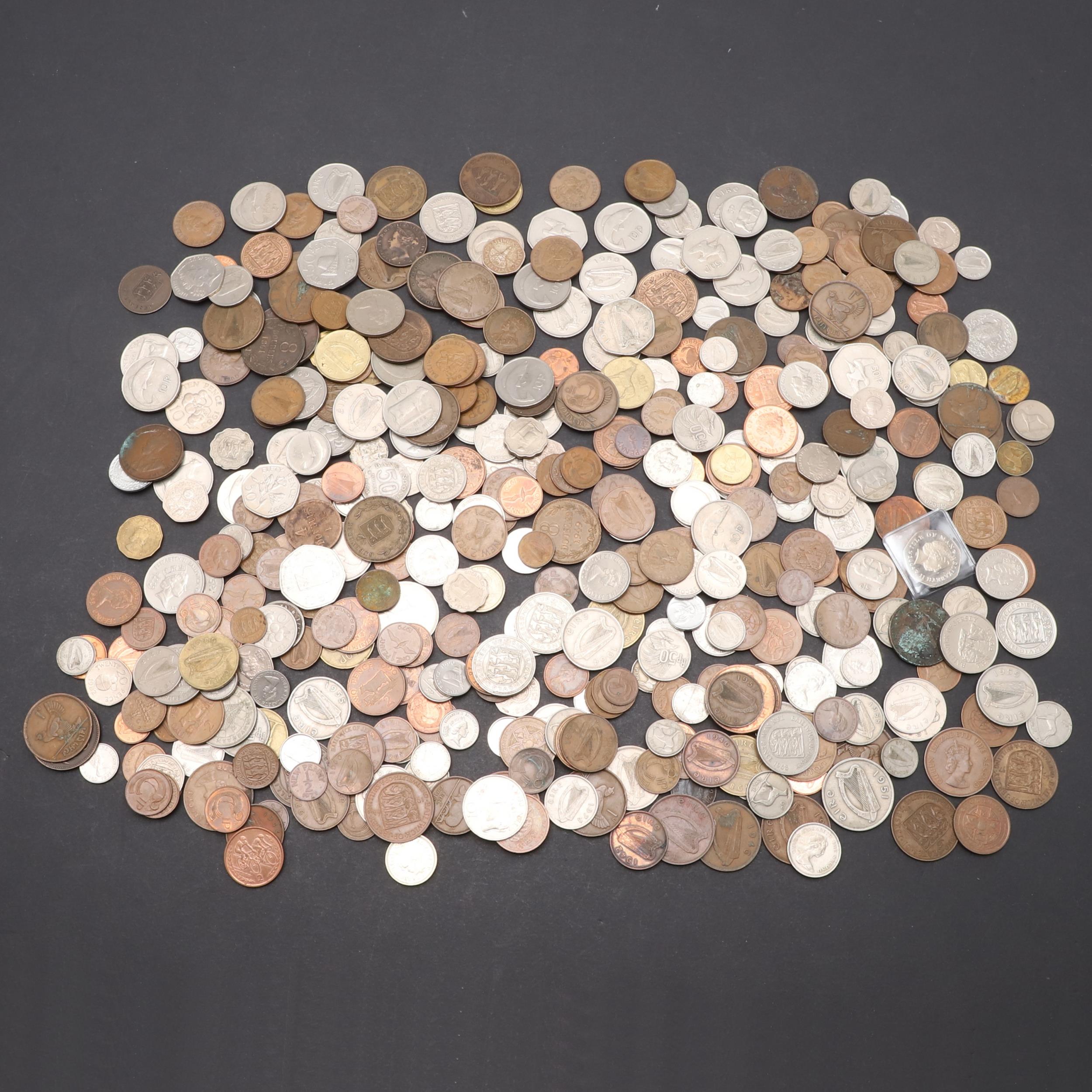 A COLLECTION OF WORLD COINS TO INCLUDE COINS FOR IRELAND, JERSEY, ISLE OF MAN AND GUERNSEY.