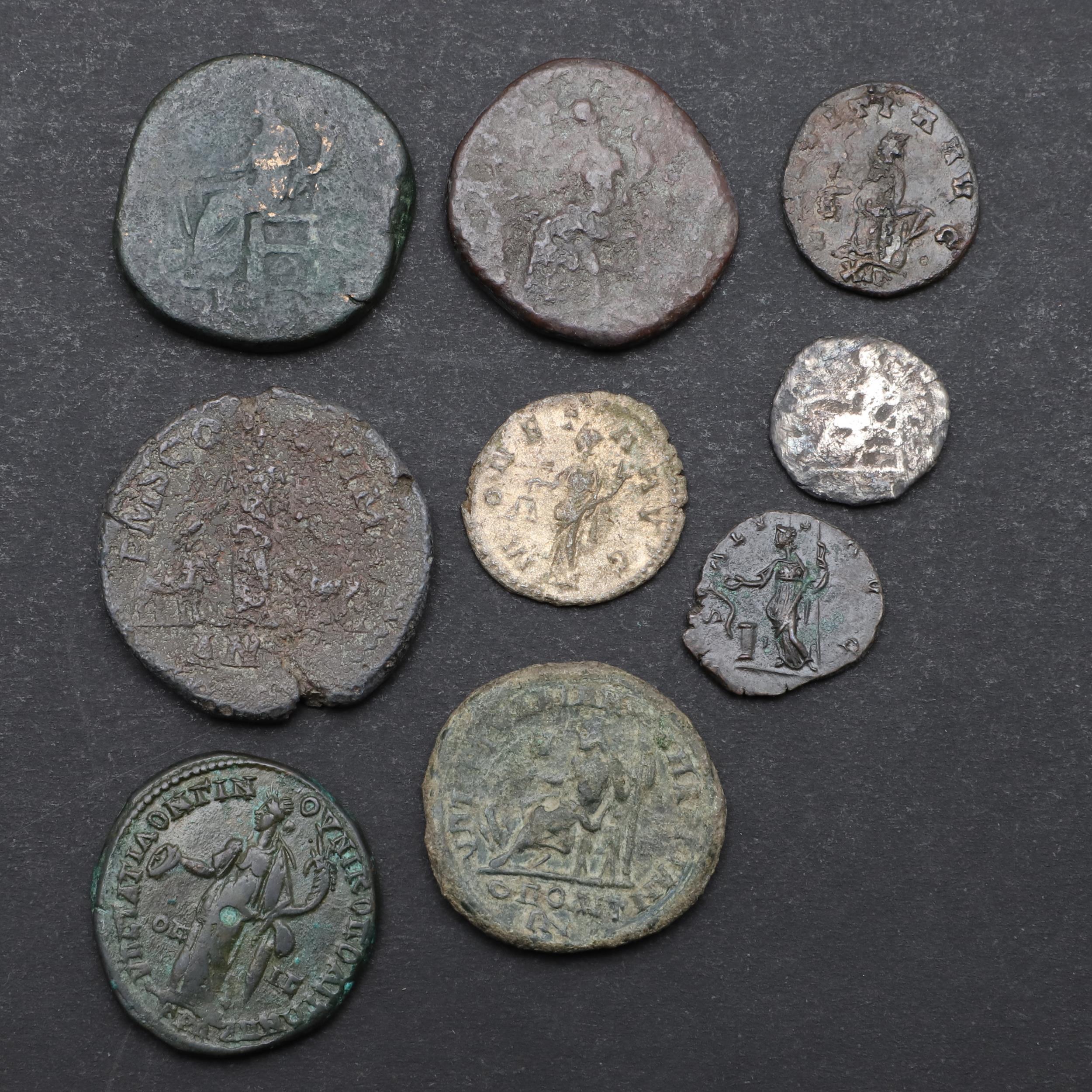 ROMAN IMPERIAL COINS: A COLLECTION OF ROMAN COINS COMMODUS - QUINTILIUS, 177-270 A.D. - Image 2 of 3