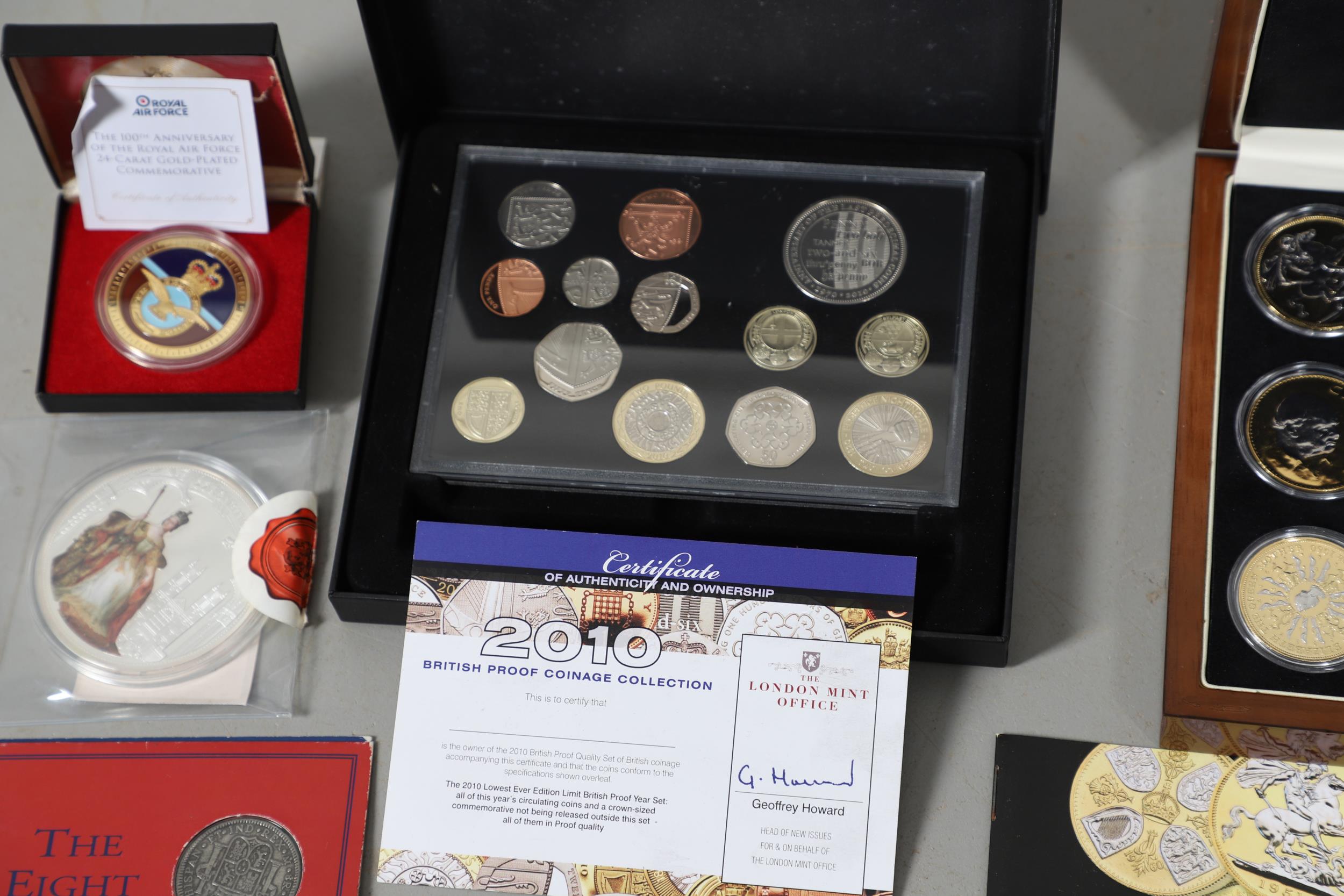 A COLLECTION OF ROYAL MINT AND OTHER COMMEMORATIVE AND OTHER ISSUES. - Bild 8 aus 25