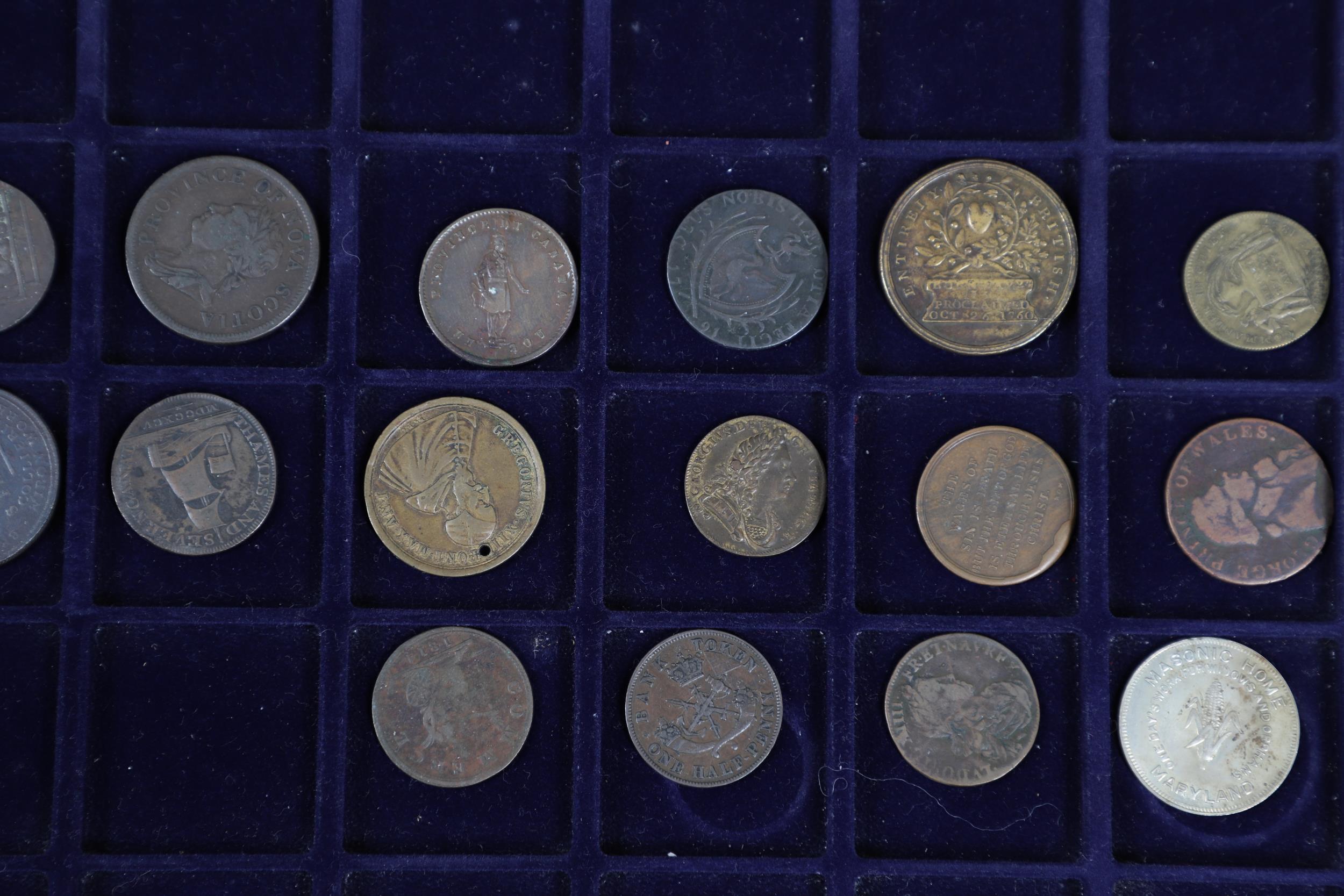 AN EXTENSIVE COLLECTION OF COINS AND TOKENS. - Bild 6 aus 14