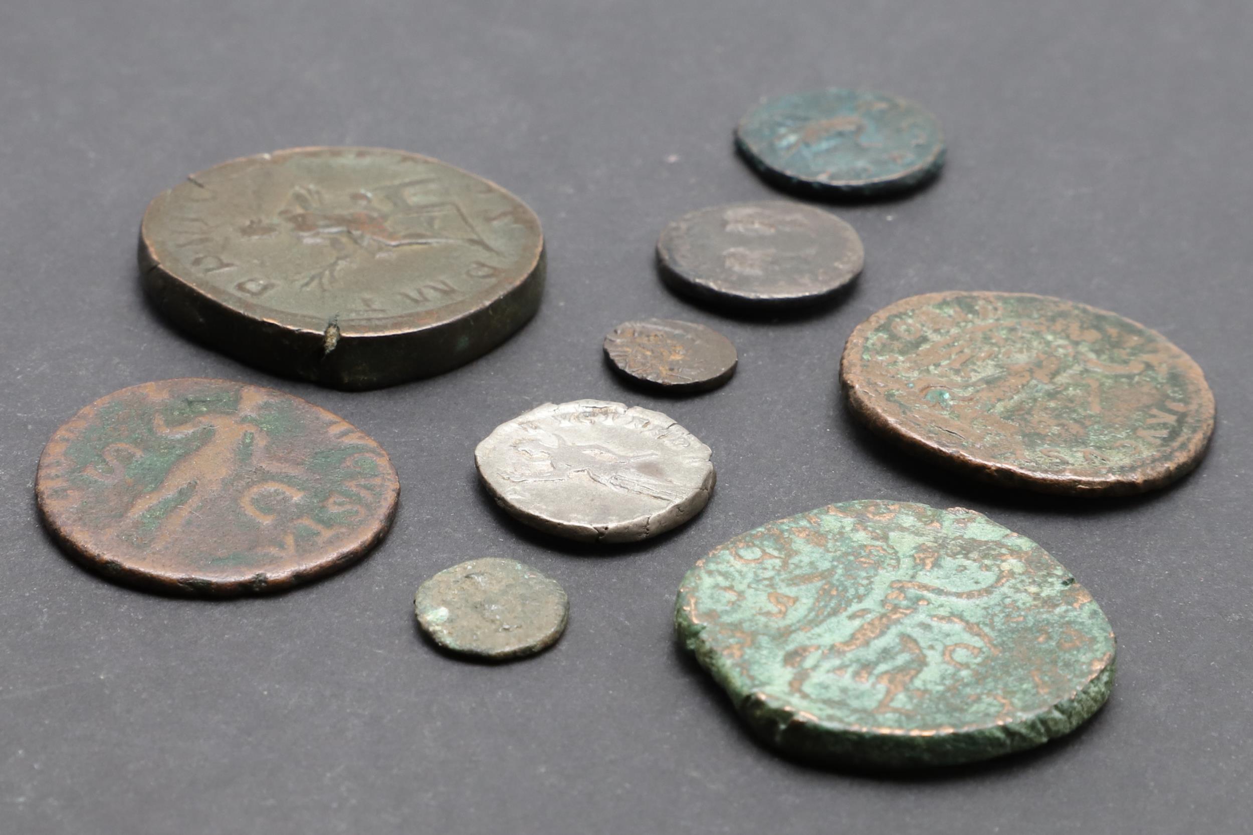 ROMAN IMPERIAL COINAGE: A SESTERTIUS OF MAXIMINUS AND OTHERS. - Bild 3 aus 3