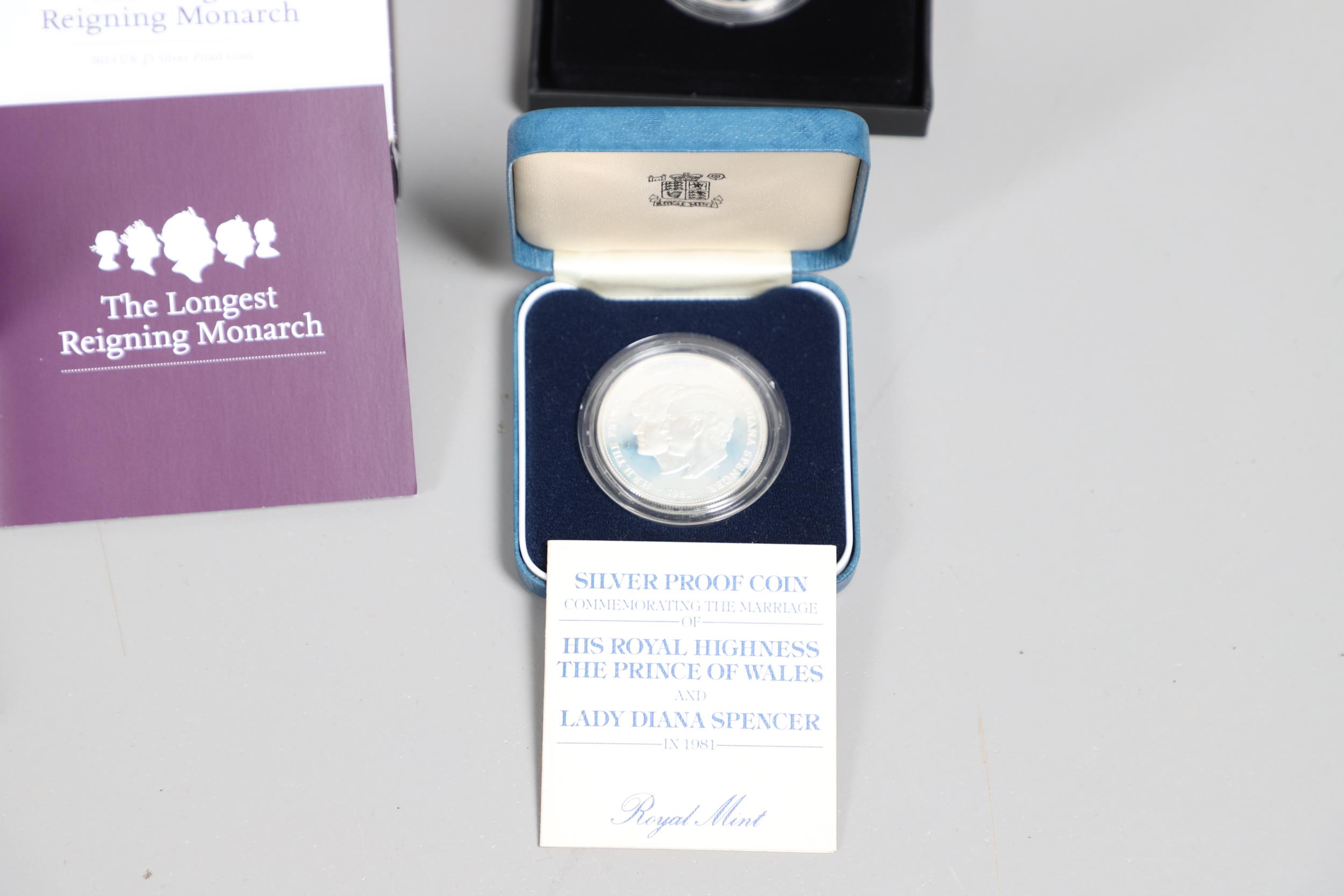 A COLLECTION OF FOURTEEN ROYAL MINT SILVER PROOF AND SIMILAR CROWNS. - Image 4 of 12