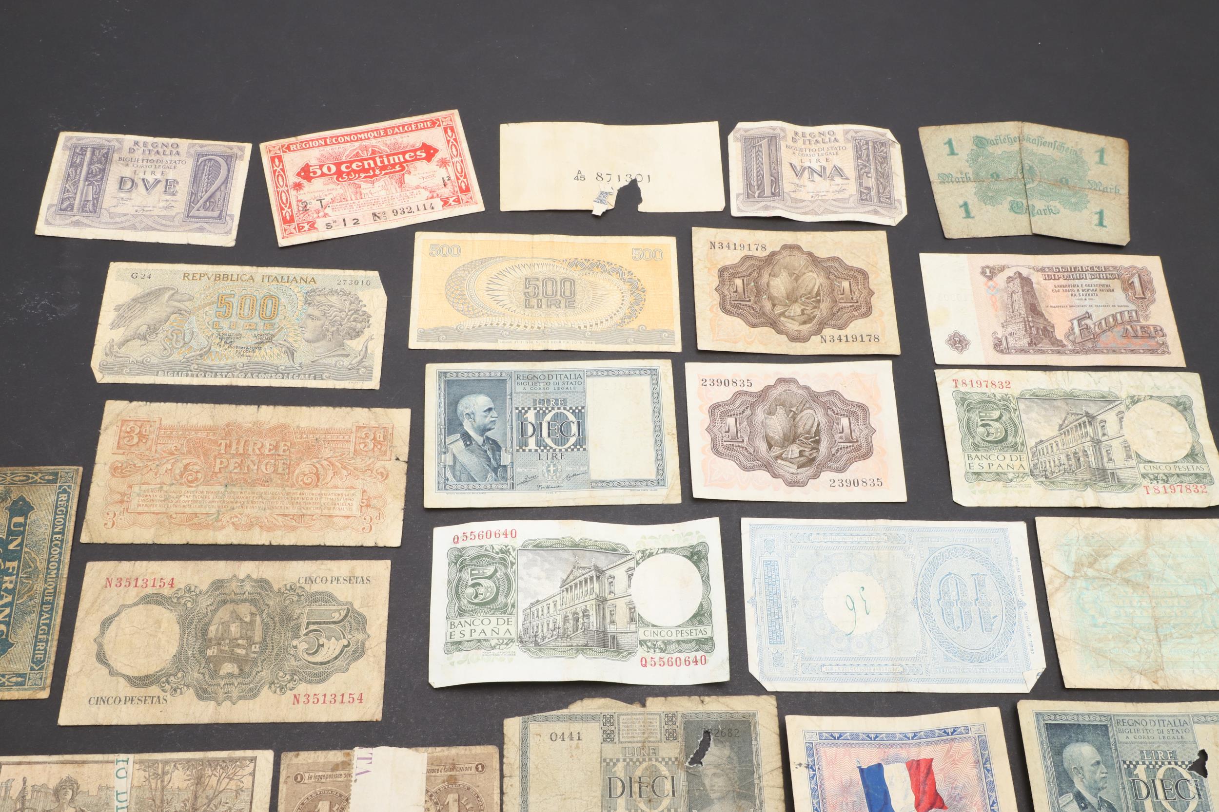 A MIXED COLLECTION OF WORLD BANKNOTES. - Image 11 of 12