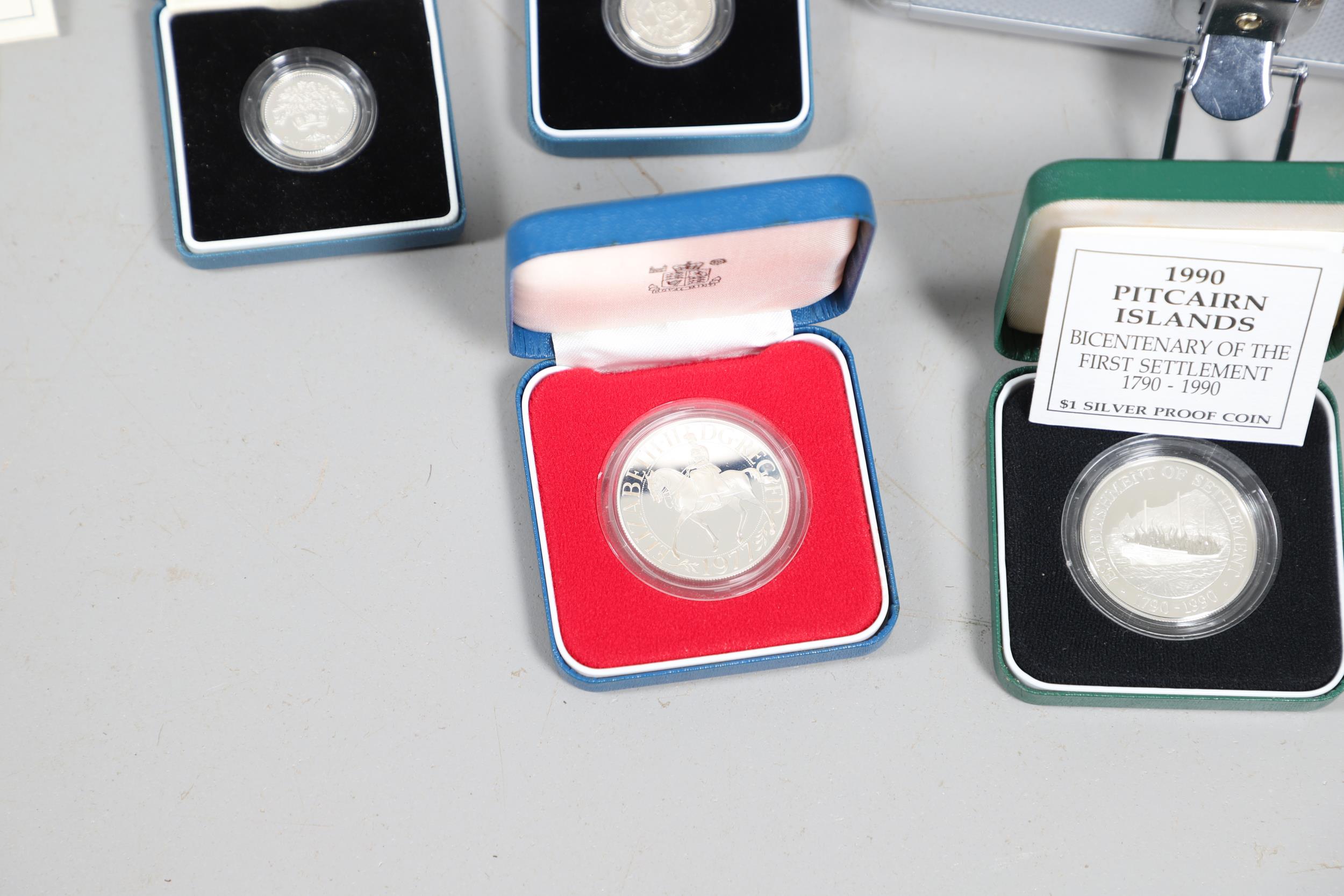 A COLLECTION OF FOURTEEN ROYAL MINT SILVER PROOF AND SIMILAR CROWNS. - Image 8 of 12