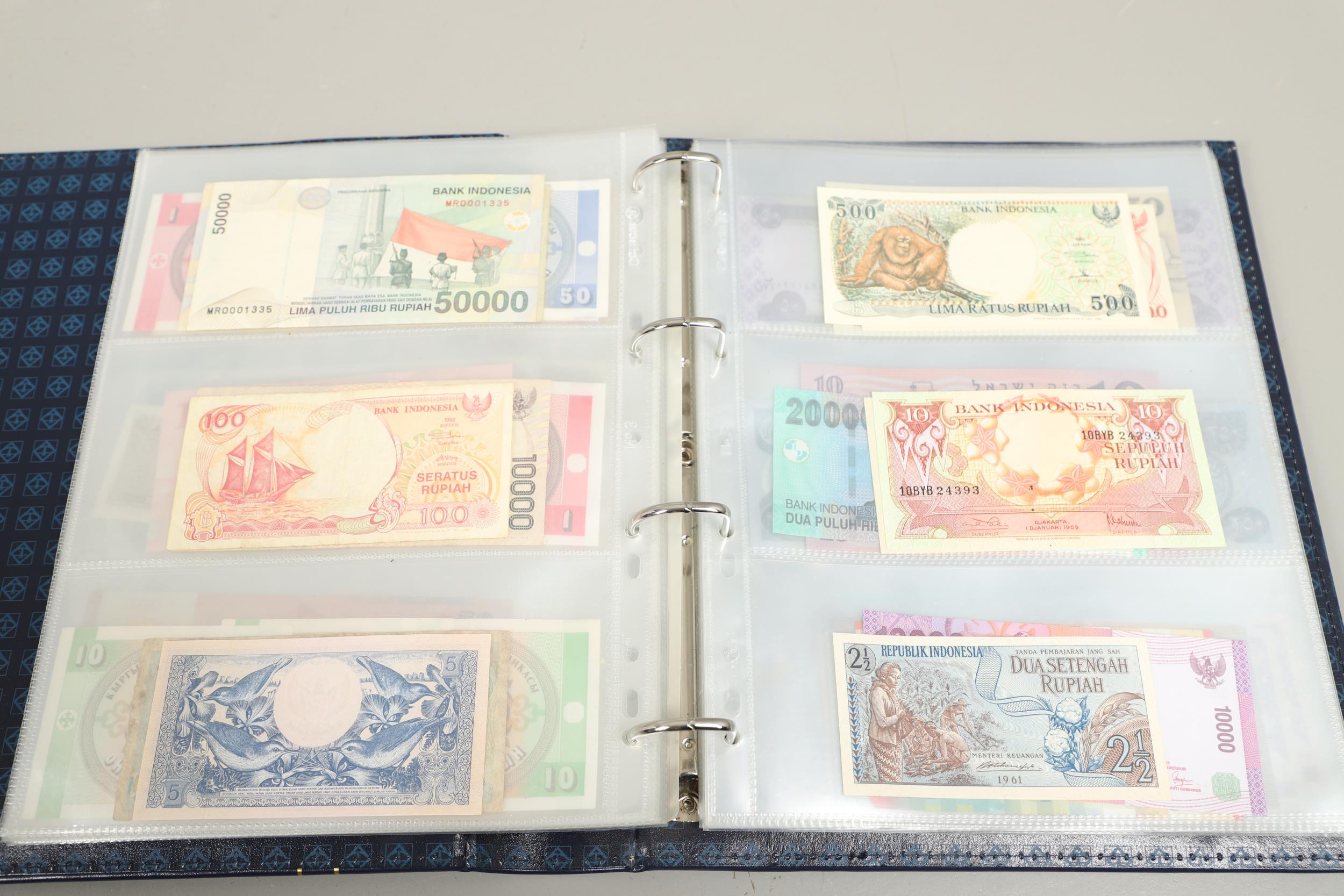 AN ALBUM OF OVER 150 WORLD BANK NOTES TO INCLUDE INDONESIA, IRAQ, CAMBODIA, ISRAEL AND OTHER COUNTRI - Bild 13 aus 15
