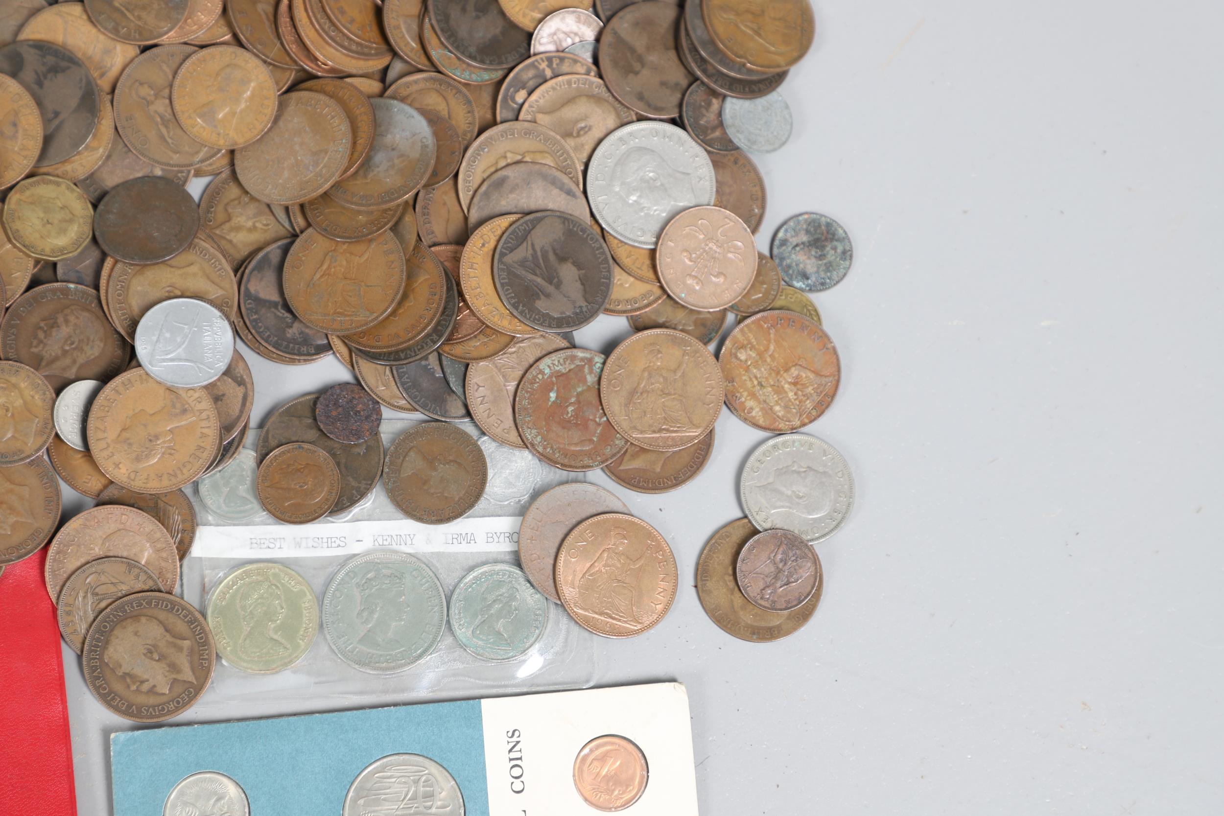 A LARGE COLLECTION OF PRE-DECIMAL COINS TO INCLUDE PENNIES, SHILLINGS AND OTHERS. - Bild 5 aus 10