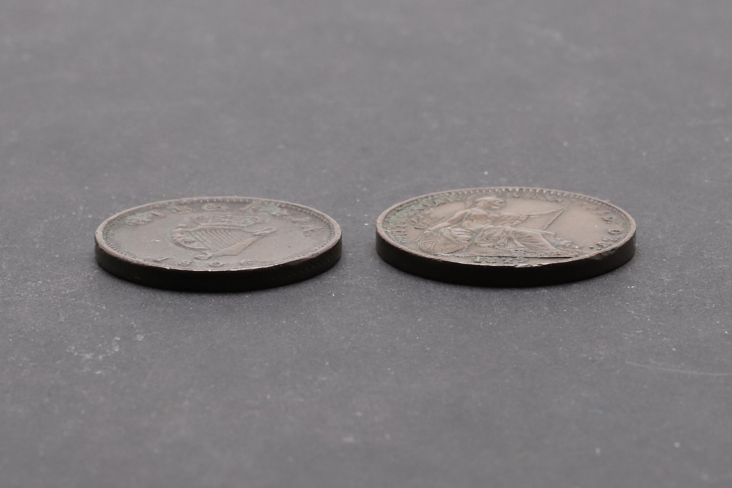 GEORGE III AND GEORGE IV FARTHINGS, 1806 AND 1822. - Image 3 of 3