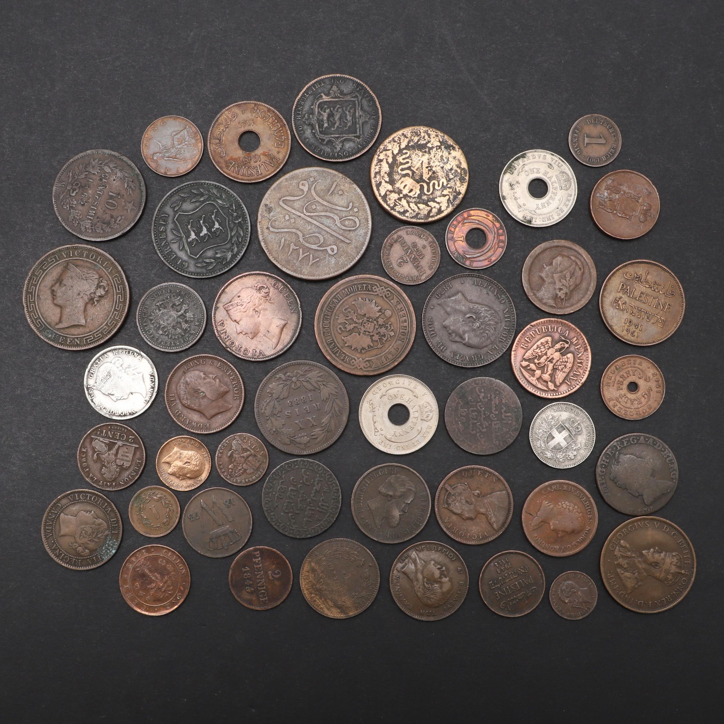 A COLLECTION OF WORLD COINS TO INCLUDE CANADIAN SILVER AND OTHERS.