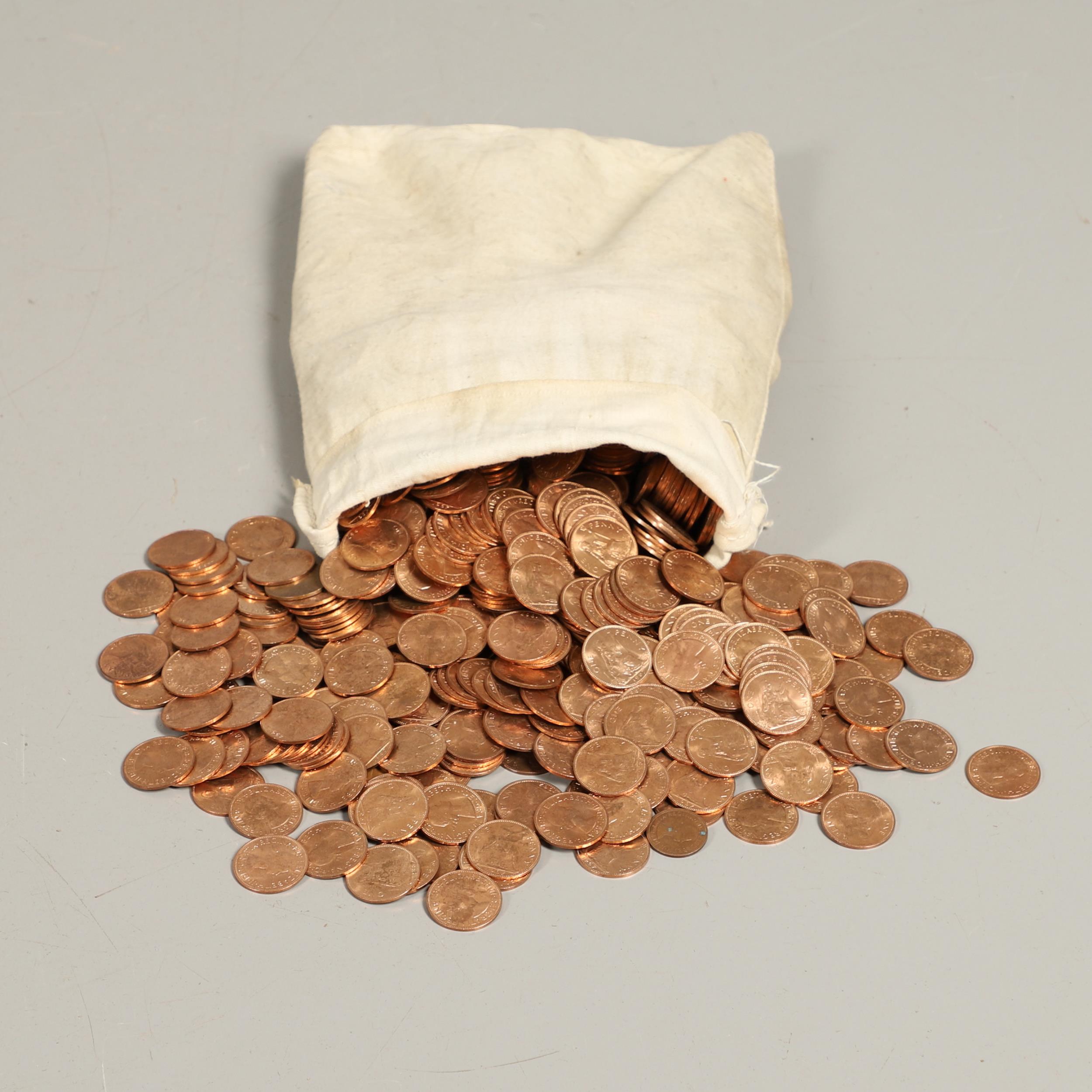 A COLLECTION OF APPROXIMATELY 1,000 UNCIRCULATED ELIZABETH PENNY COINS, 1967.