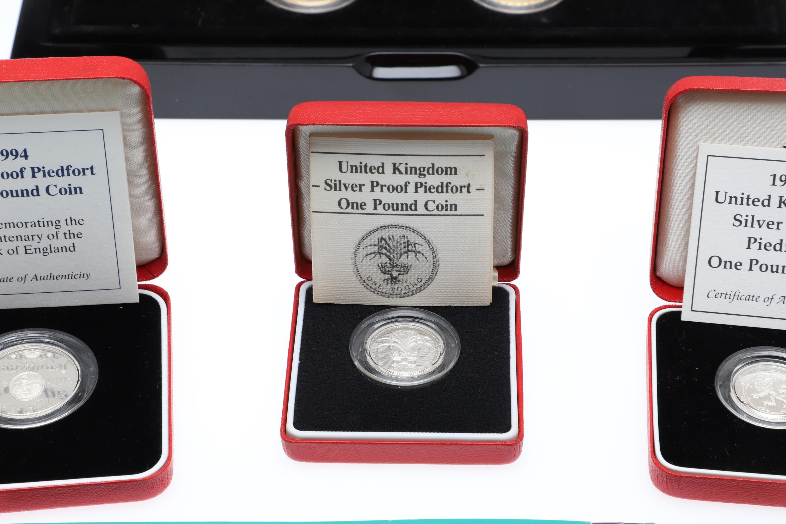 A COLLECTION OF ROYAL MINT PIEDFORT ISSUES TO INCLUDE 2017 SILVER PROOF PIEDFORT COIN SET. - Image 6 of 15