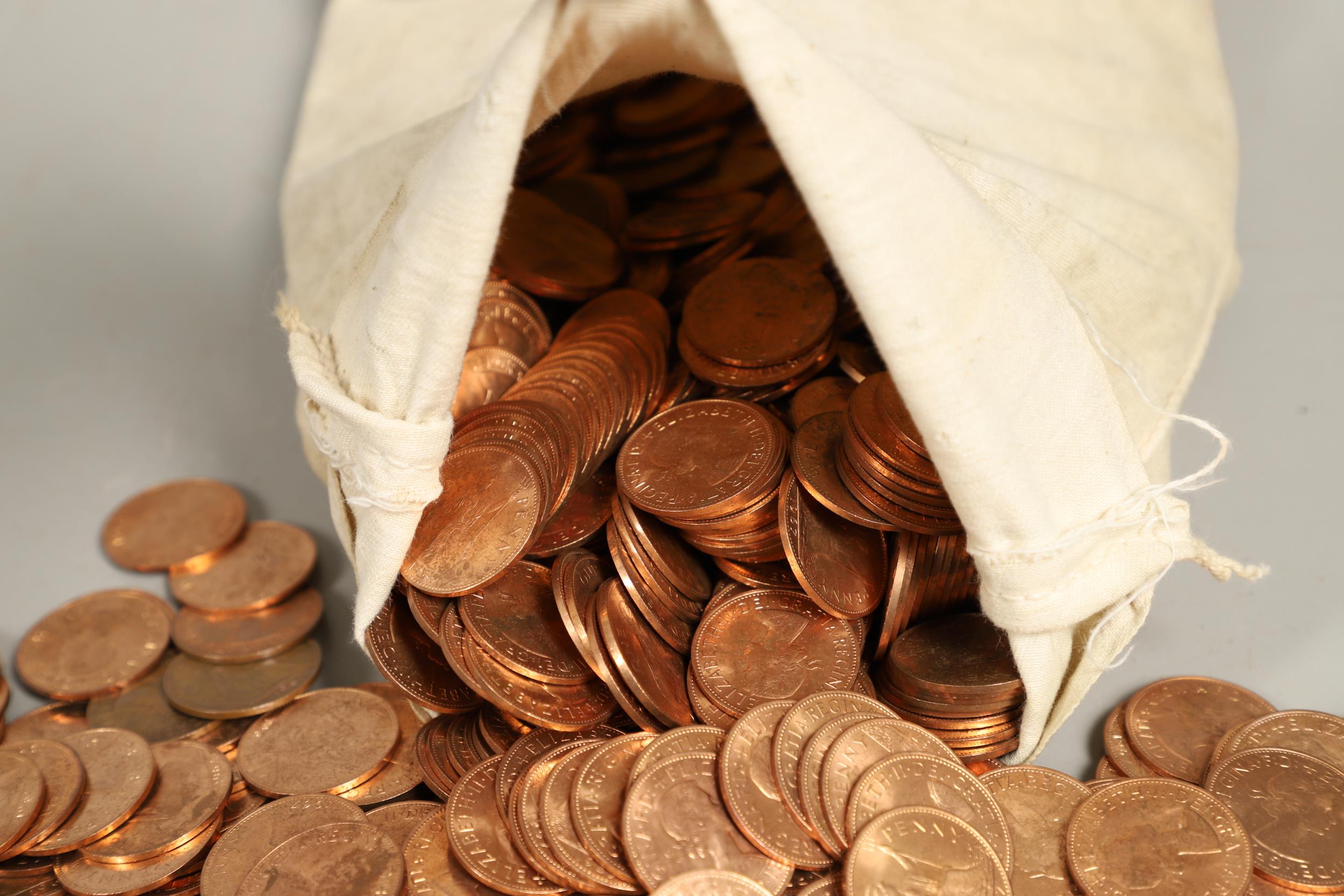 A COLLECTION OF APPROXIMATELY 1,000 UNCIRCULATED ELIZABETH PENNY COINS, 1967. - Image 9 of 9