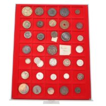 A COLLECTION OF WORLD COINS TO INCLUDE IRISH, AMERICAN AND OTHERS.