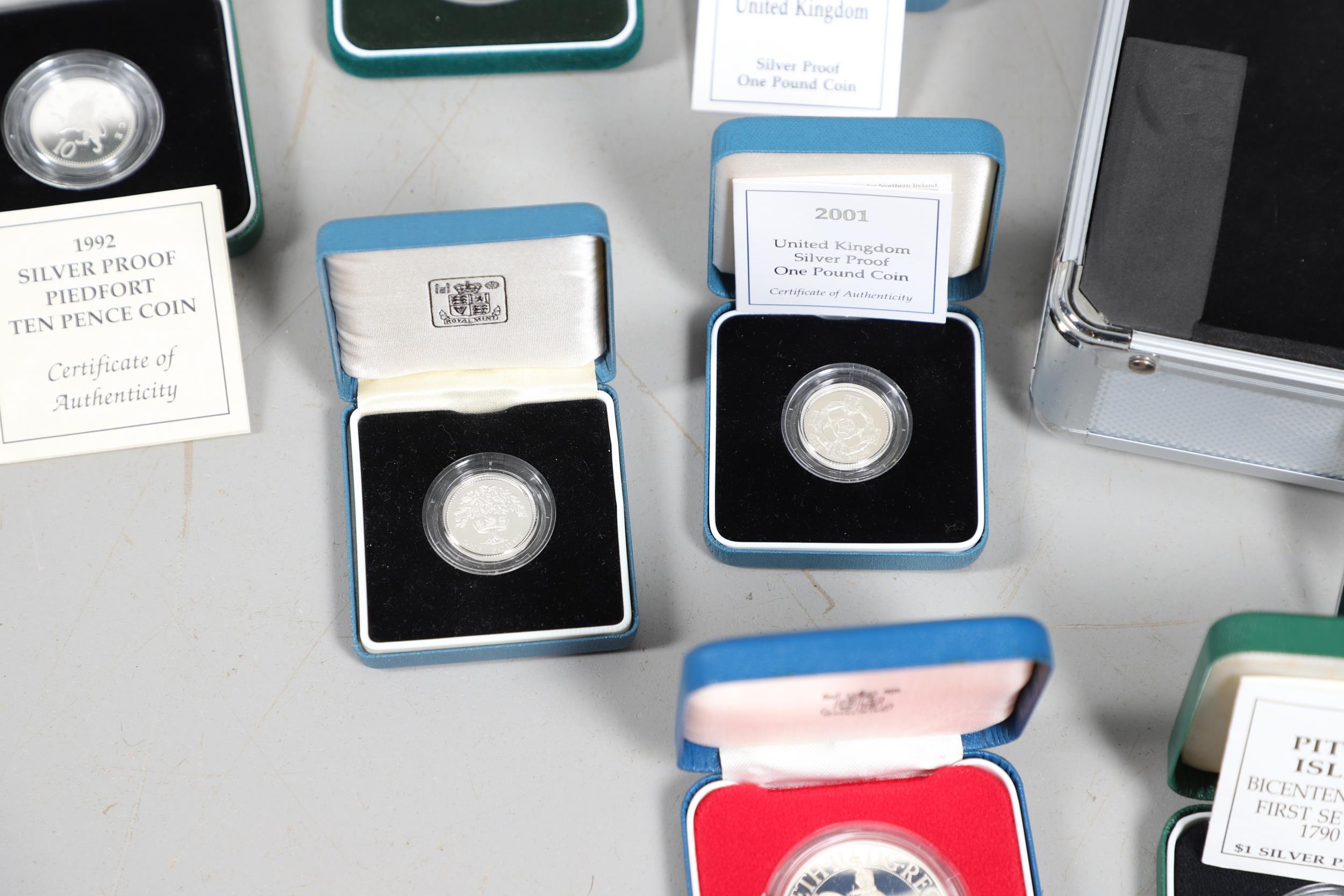A COLLECTION OF FOURTEEN ROYAL MINT SILVER PROOF AND SIMILAR CROWNS. - Image 9 of 12