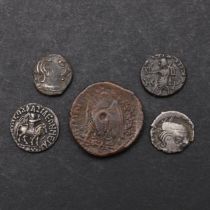 A COLLECTION OF FIVE ANCIENT COINS TO INCLUDE PTOLEMAIC AND INDO GREEK DRACHMA.