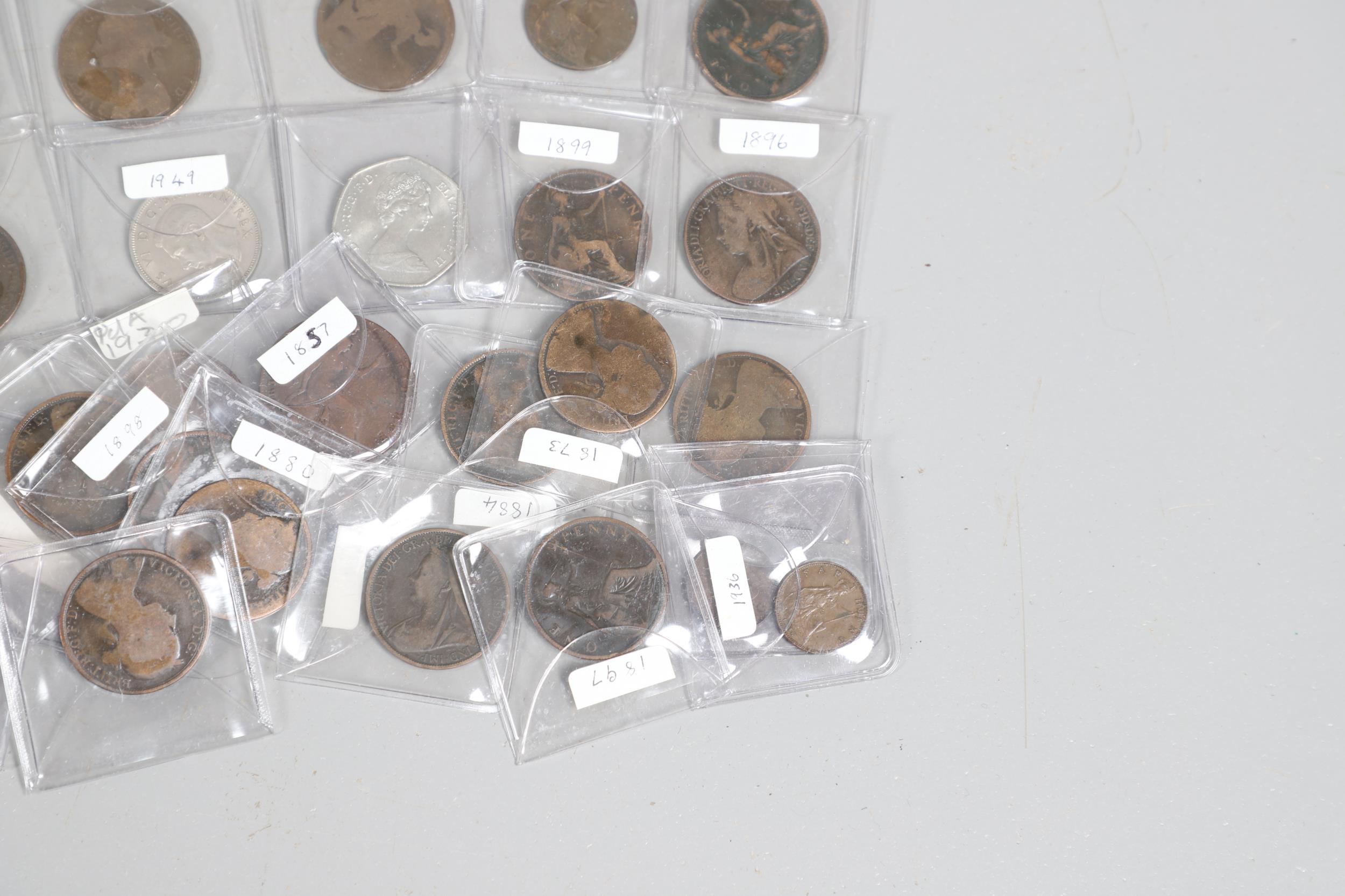 A MIXED COLLECTION OF COINS TO INCLUDE A FESTIVAL OF BRITAIN CROWN AND OTHERS. - Bild 13 aus 17