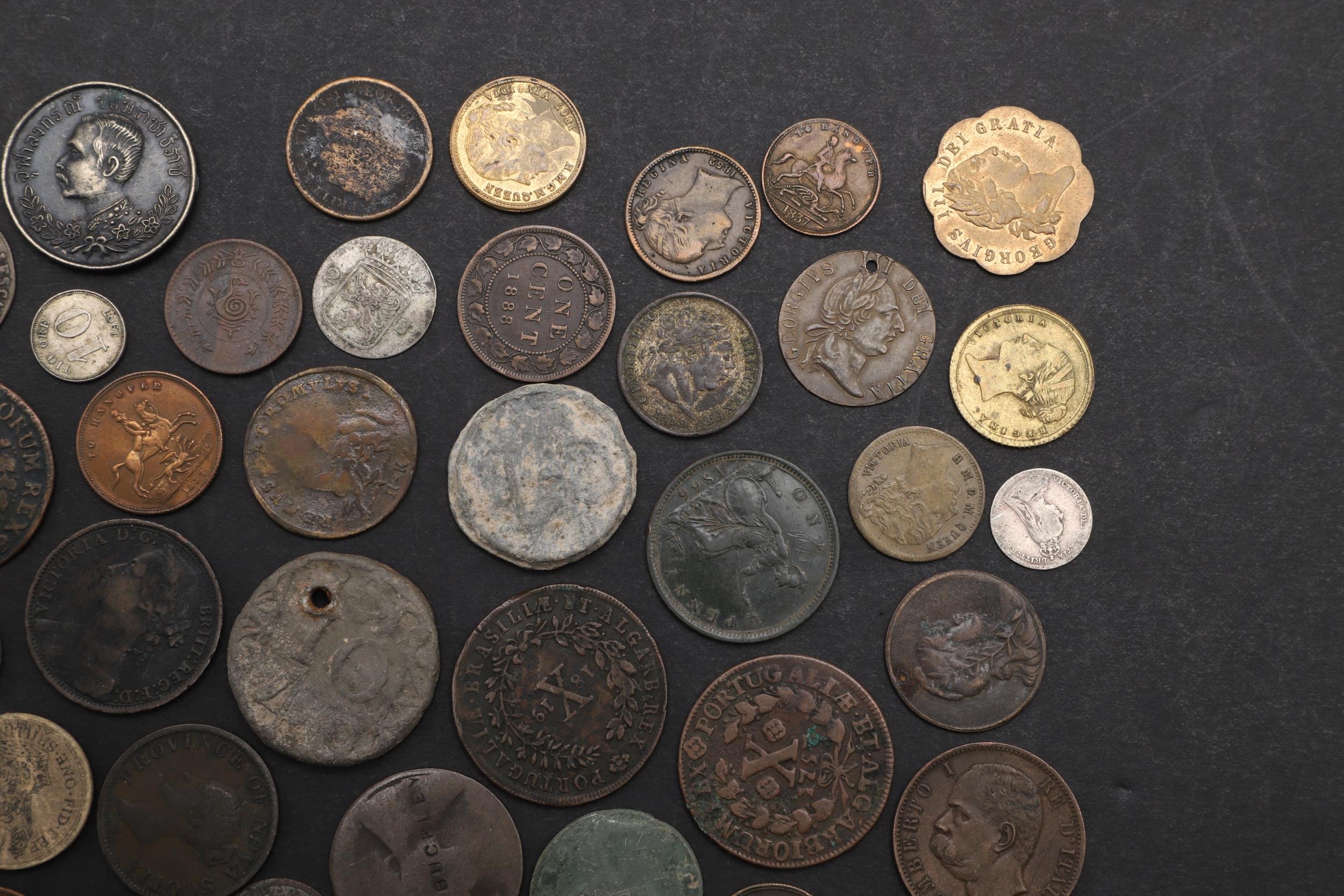 A COLLECTION OF WORLD COINS TO INCLUDE SILVER AND LARGE COPPER. - Bild 6 aus 7