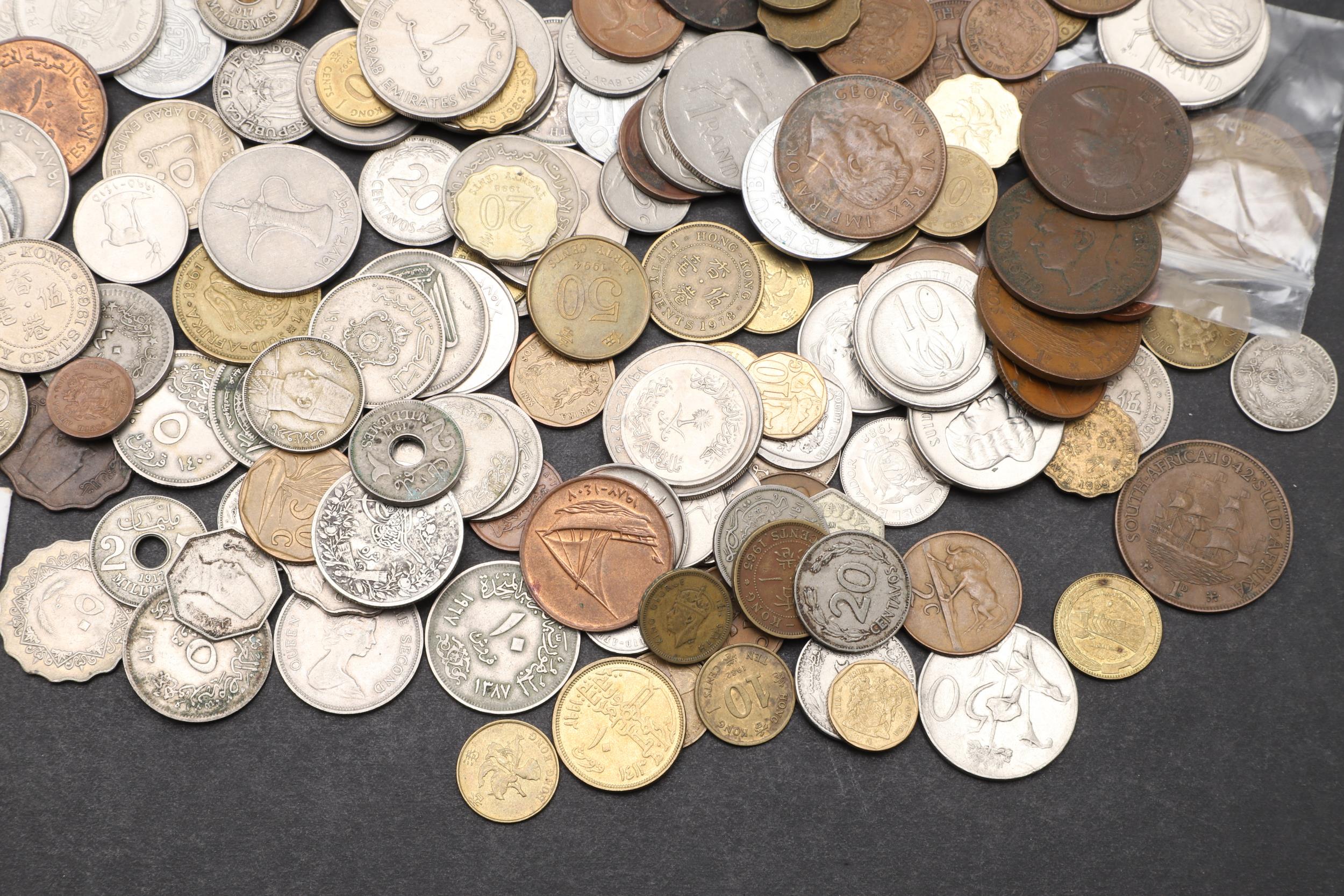 A MIXED COLLECTION OF WORLD COINS TO INCLUDE COINS FROM AFGHANISTAN, EGYPT AND OTHER COUNTRIES. - Bild 7 aus 7