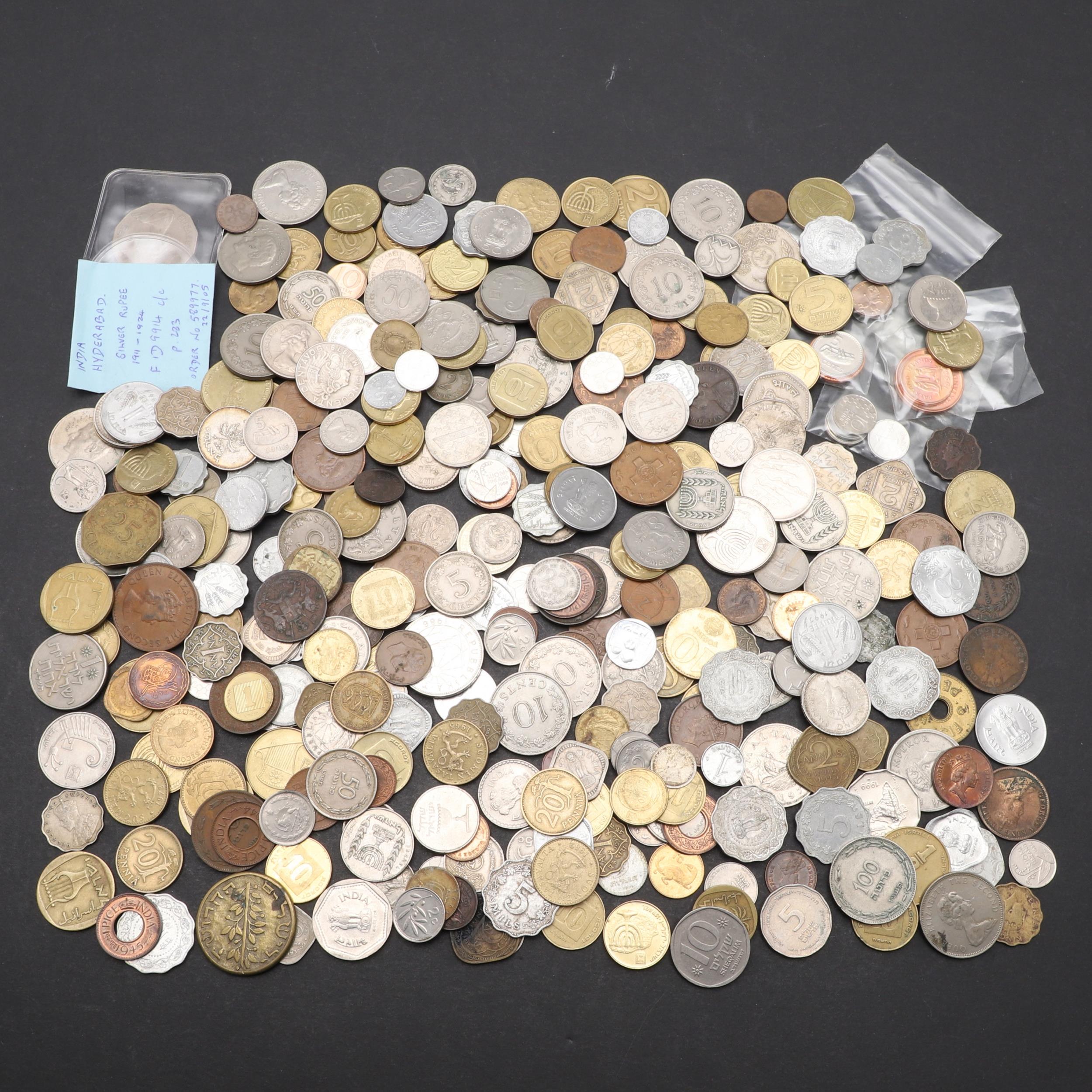A MIXED COLLECTION OF WORLD COINS TO INCLUDE INDIA, MALTA AND OTHER COUNTRIES.