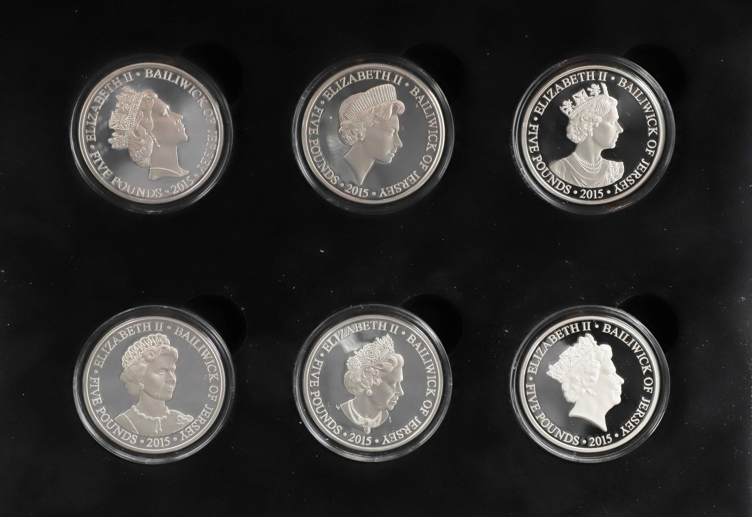A SET OF SIX ELIZABETH II JERSEY SILVER FIVE POUND COINS. 2015. - Bild 2 aus 6