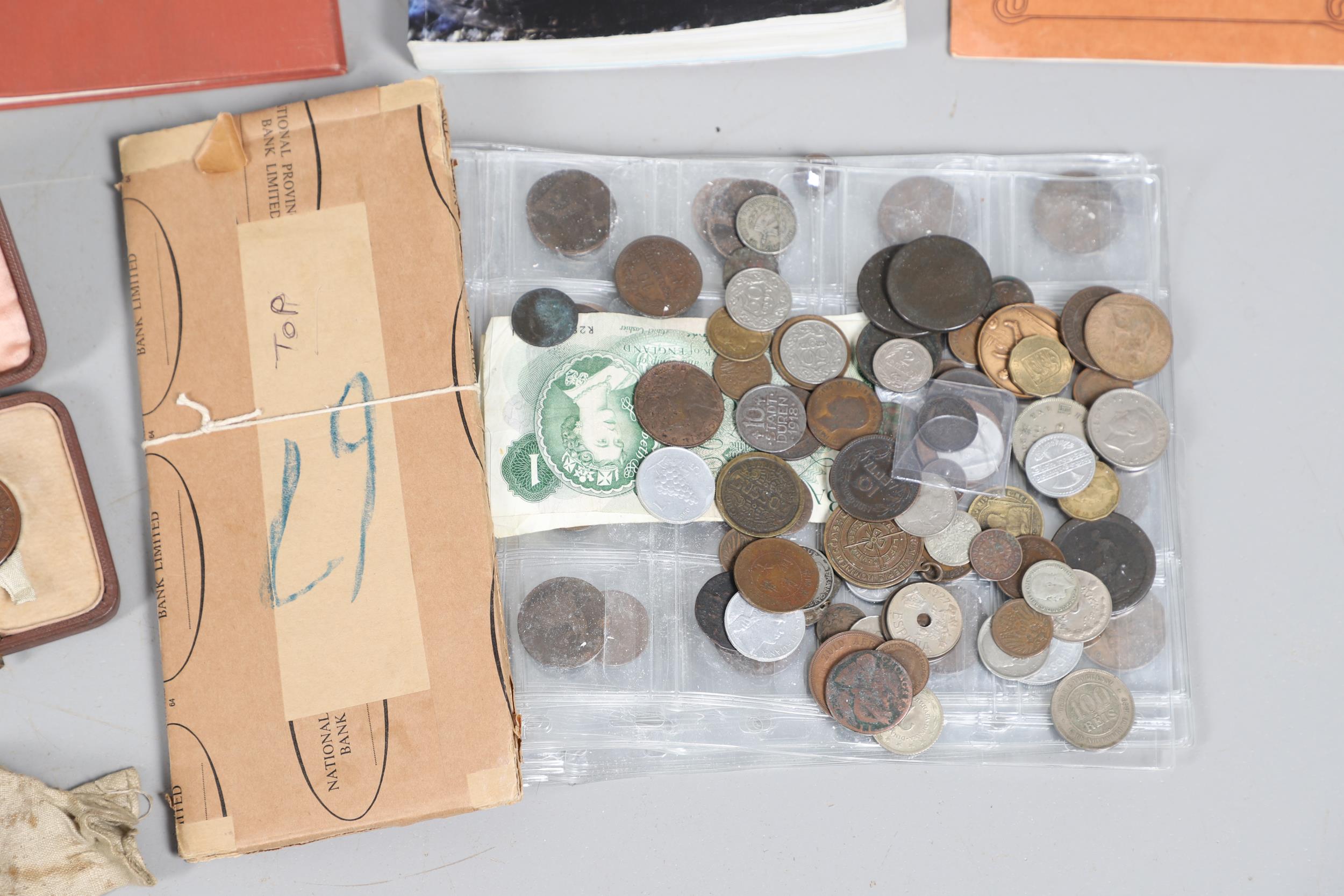 A MIXED COLLECTION OF COINS, BOOKS AND OTHER ITEMS. - Image 8 of 8