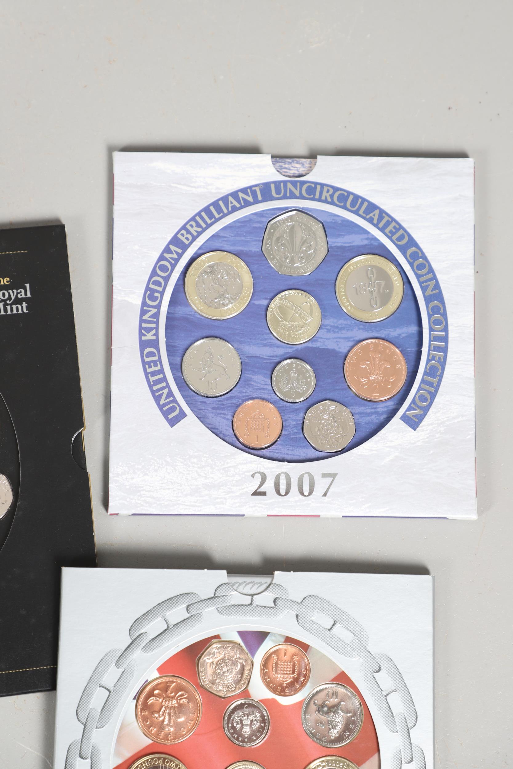 A COLLECTION OF ROYAL MINT UNCIRCULATED AND PROOF YEAR SETS. - Bild 17 aus 18