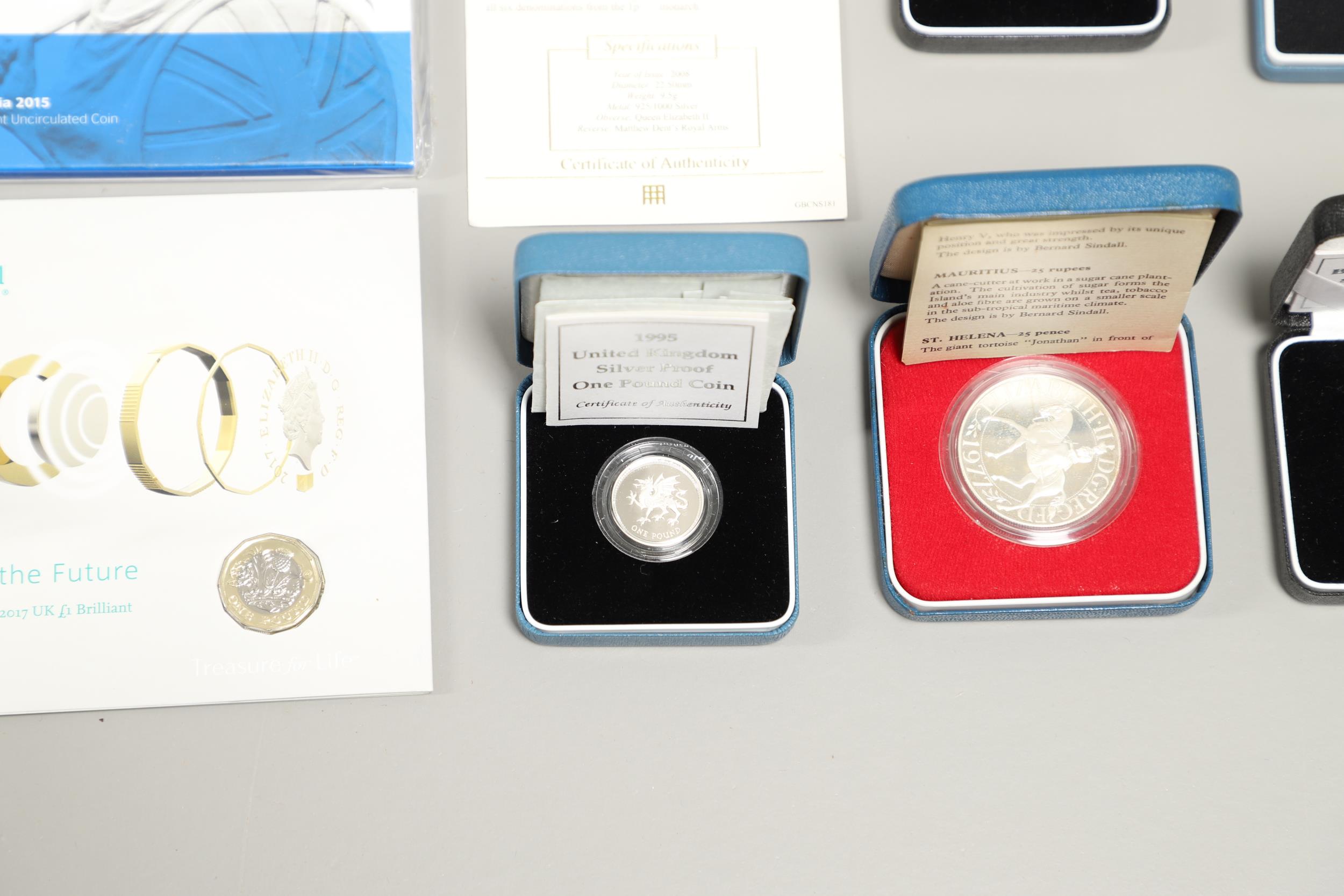 A COLLECTION OF ROYAL MINT SILVER PROOF AND OTHER ISSUES INCLUDING A 1997 BRITANNIA TWENTY PENCE. - Bild 4 aus 15