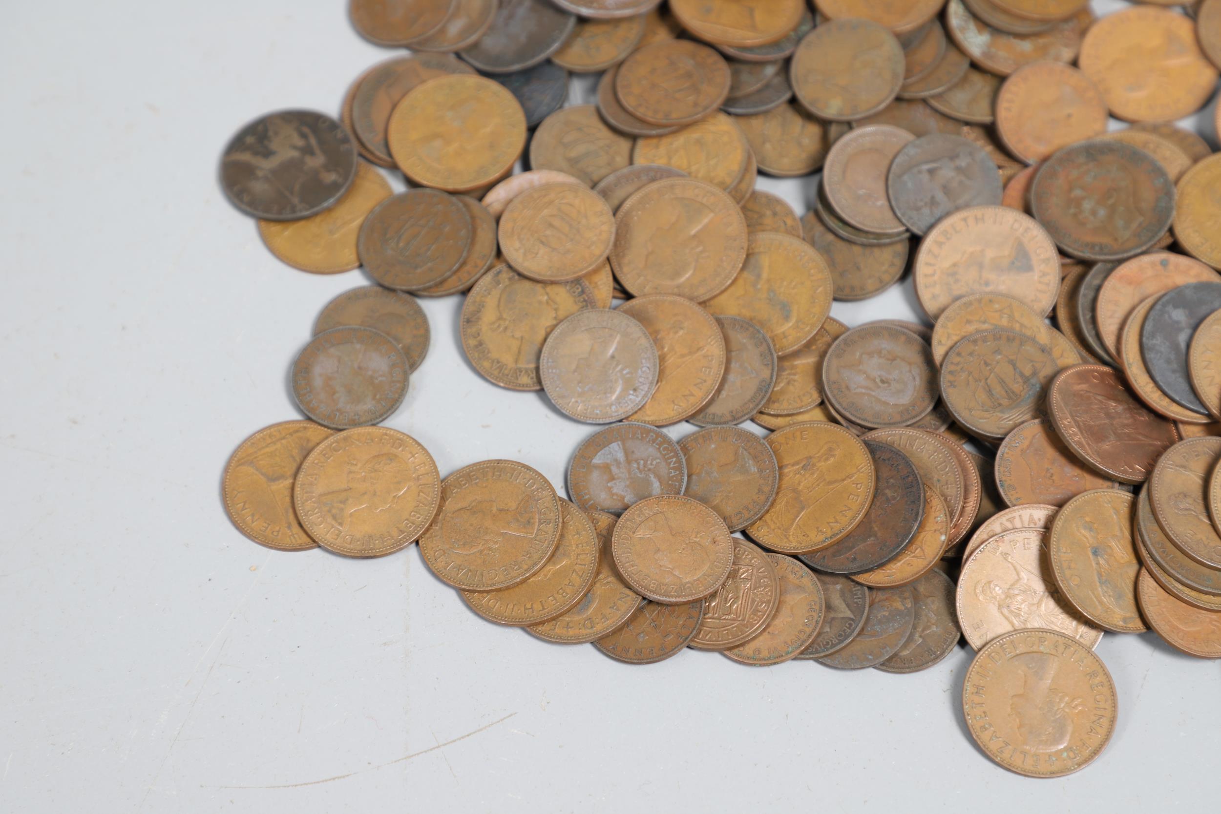 A LARGE COLLECTION OF WORLD COINS AND SIMILAR BRITISH COINS. - Image 19 of 20