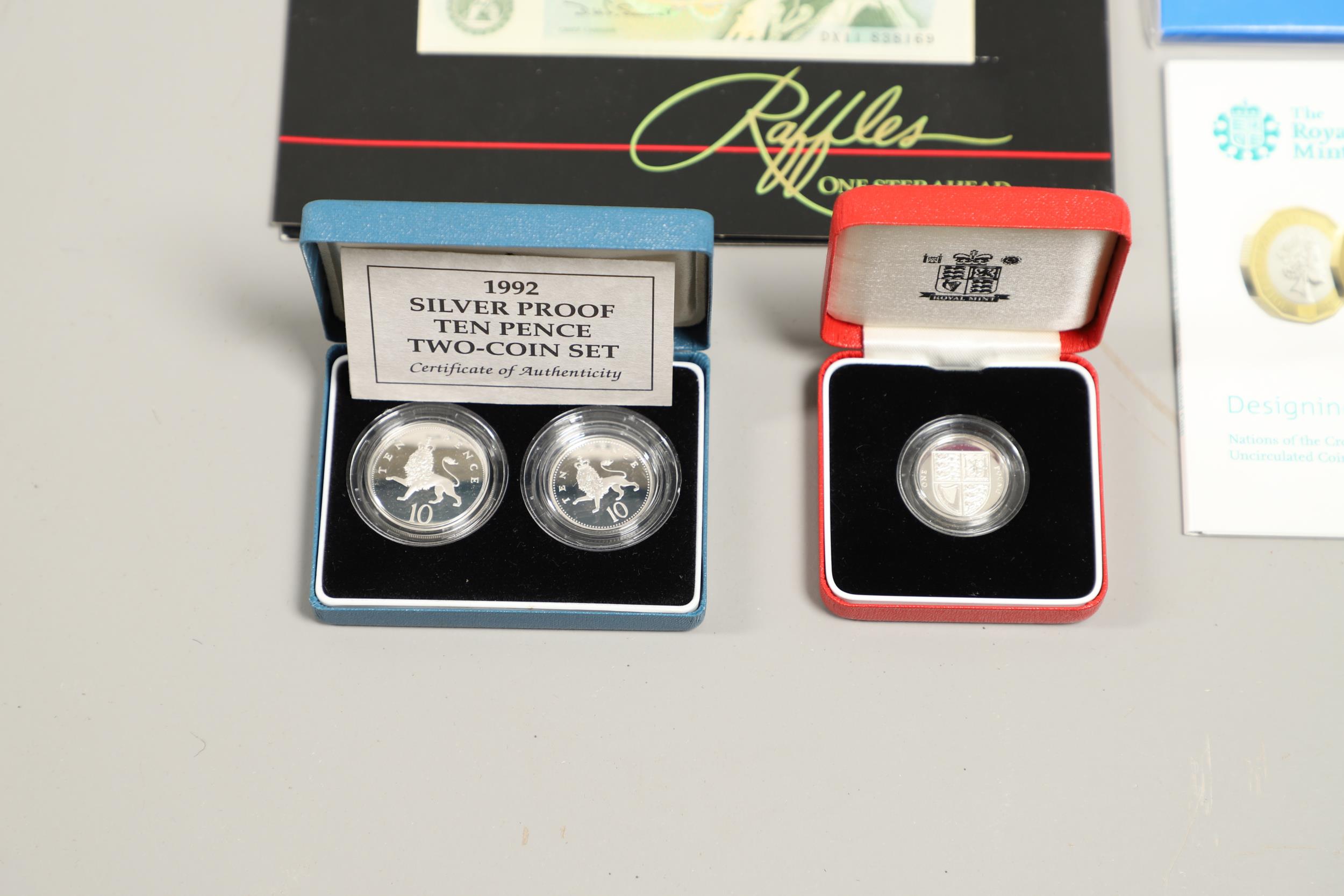 A COLLECTION OF ROYAL MINT SILVER PROOF AND OTHER ISSUES INCLUDING A 1997 BRITANNIA TWENTY PENCE. - Bild 3 aus 15