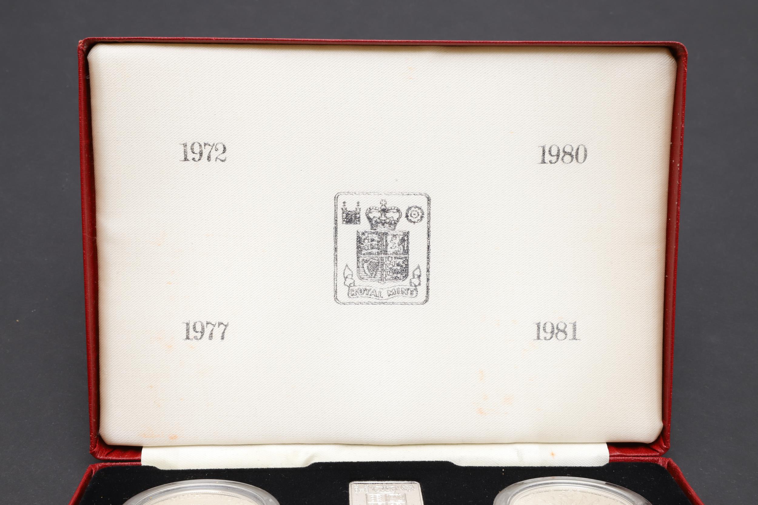 A CASED ROYAL MINT COLLECTION OF FOUR SILVER CROWNS. - Bild 4 aus 6