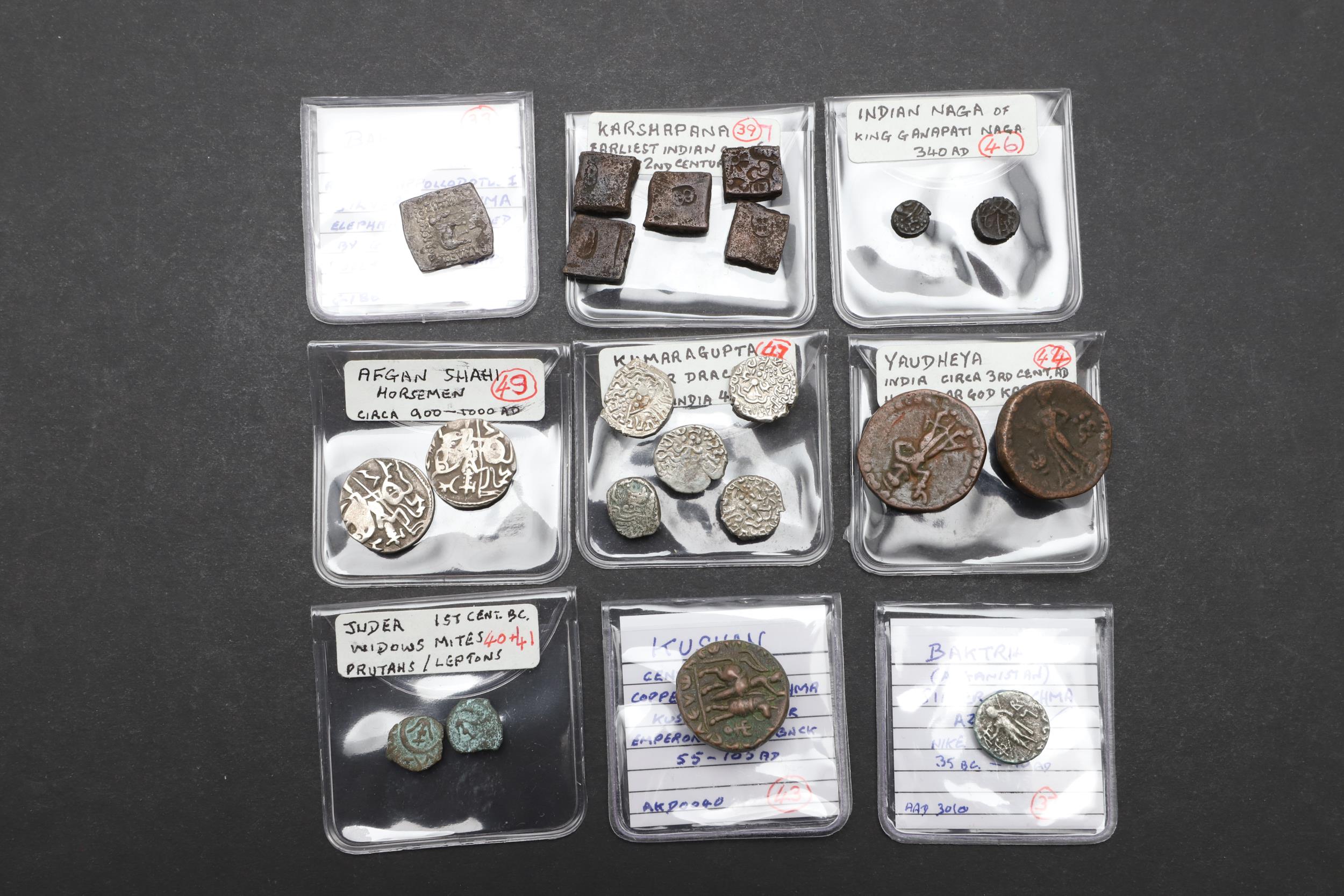 AN INTERESTING COLLECTION OF ANCIENT COINS TO INCLUDE INDIAN AND AFGHANISTAN. - Bild 8 aus 12