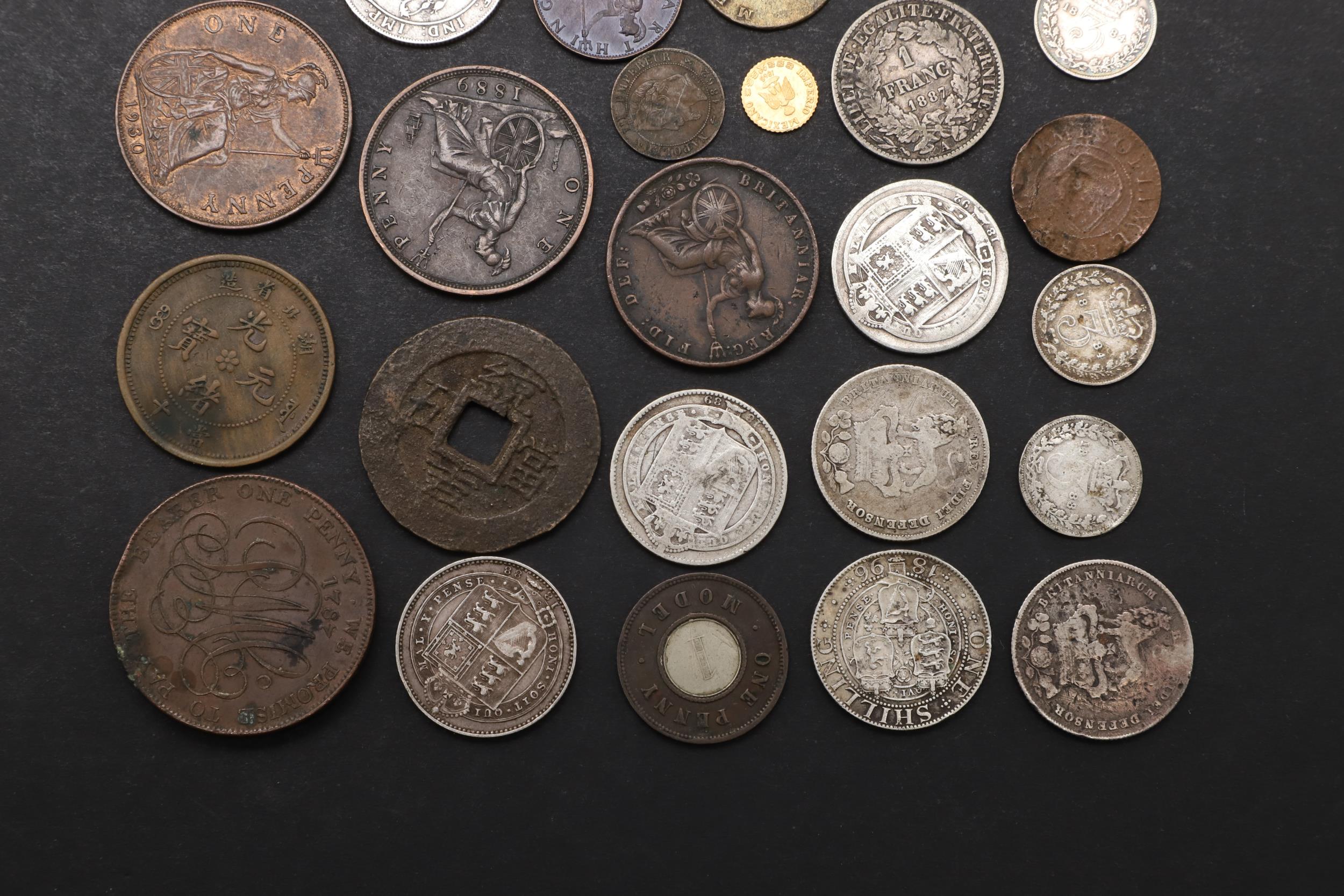 A SMALL COLLECTION OF COINS TO INCLUDE A DRUIDS HEAD PENNY AND OTHERS. - Bild 6 aus 6