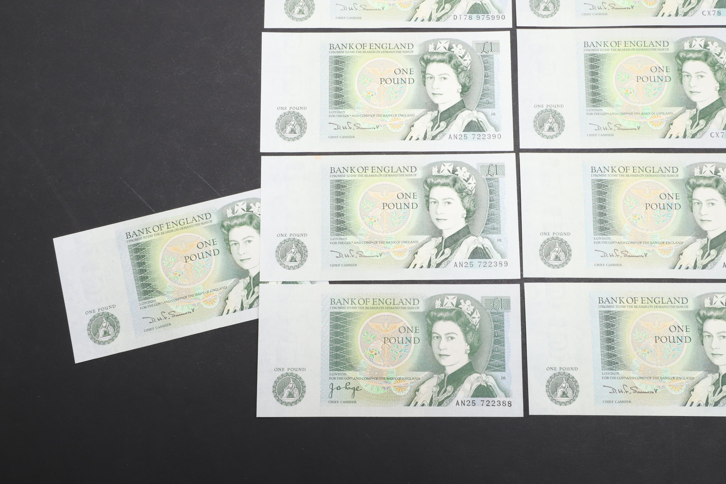 A COLLECTION OF 23 SERIES D ONE POUND NOTES TO INCLUDE CONSECUTIVE RUNS. - Image 4 of 10