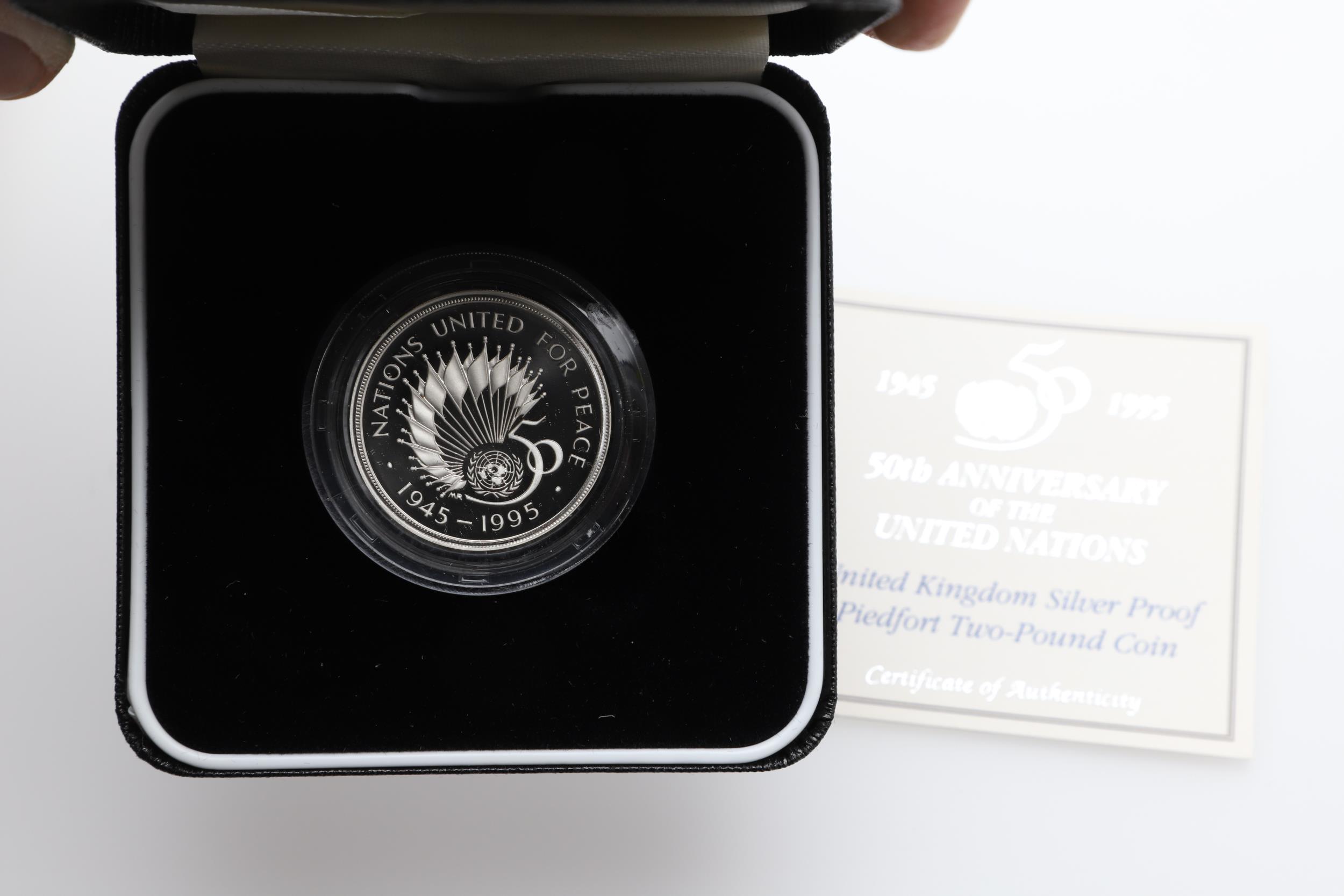 A COLLECTION OF ROYAL MINT PIEDFORT ISSUES TO INCLUDE 2017 SILVER PROOF PIEDFORT COIN SET. - Image 10 of 15
