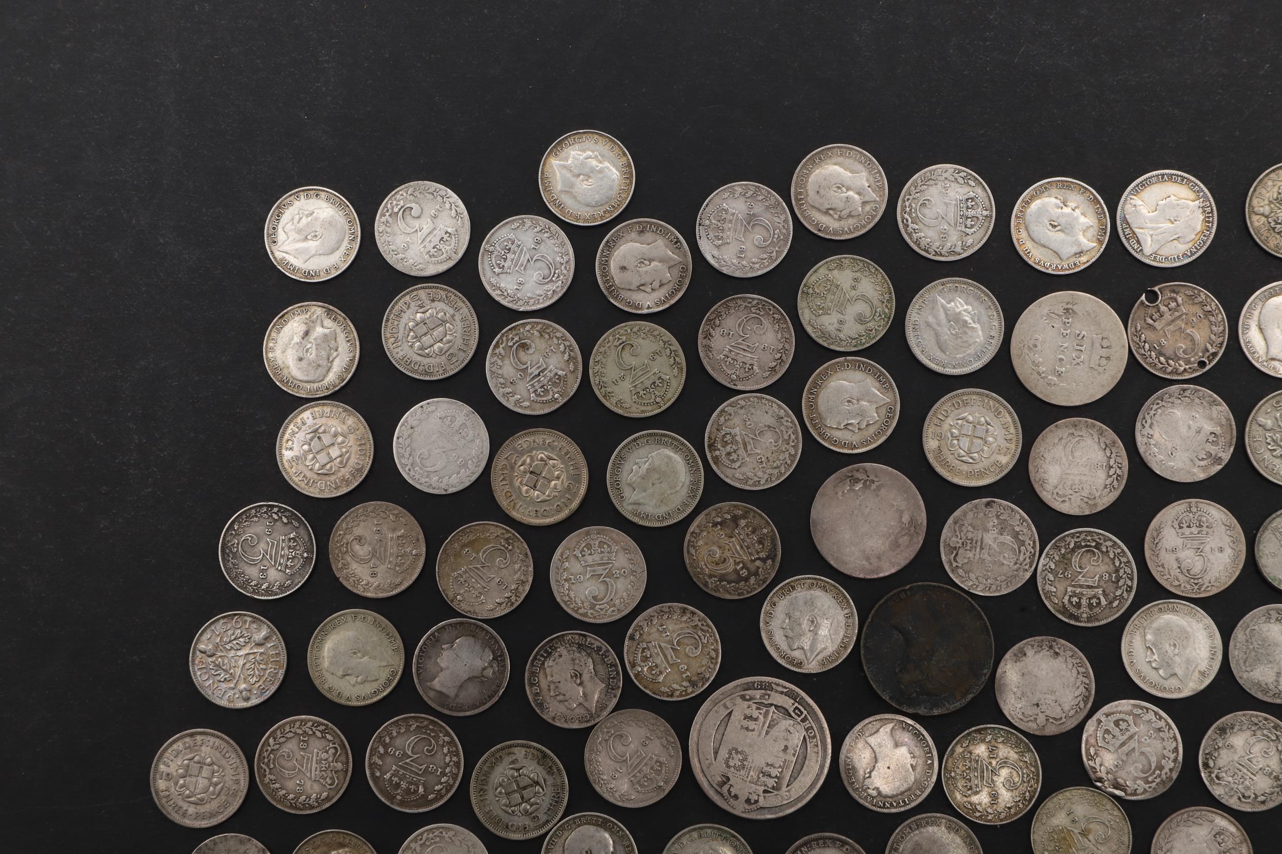 A COLLECTION OF QUEEN VICTORIA AND LATER THREE PENCE AND OTHERS. - Bild 2 aus 6