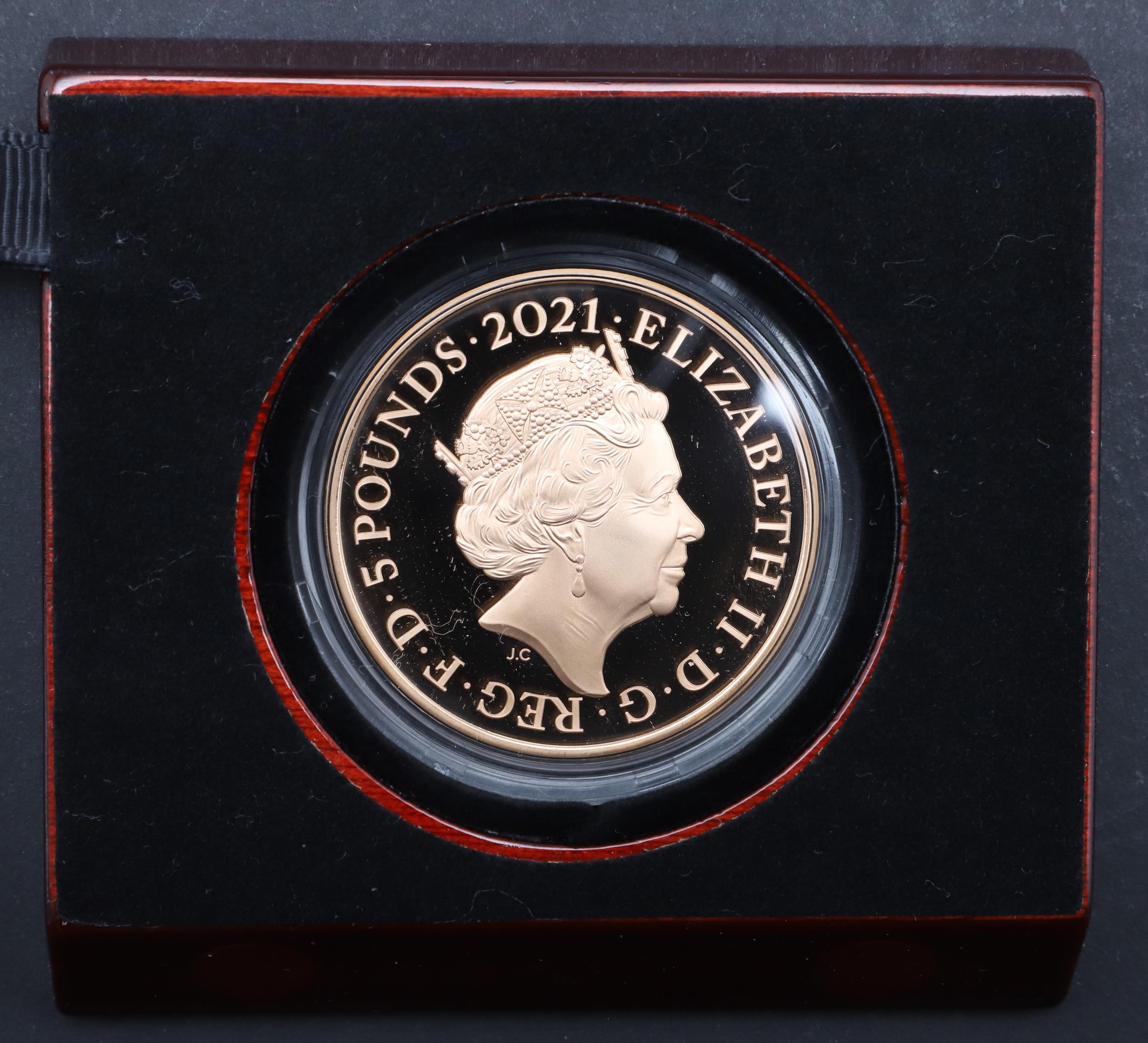 AN ELIZABETH II 95TH BIRTHDAY GOLD £5.00 COIN. 2021. - Image 2 of 8