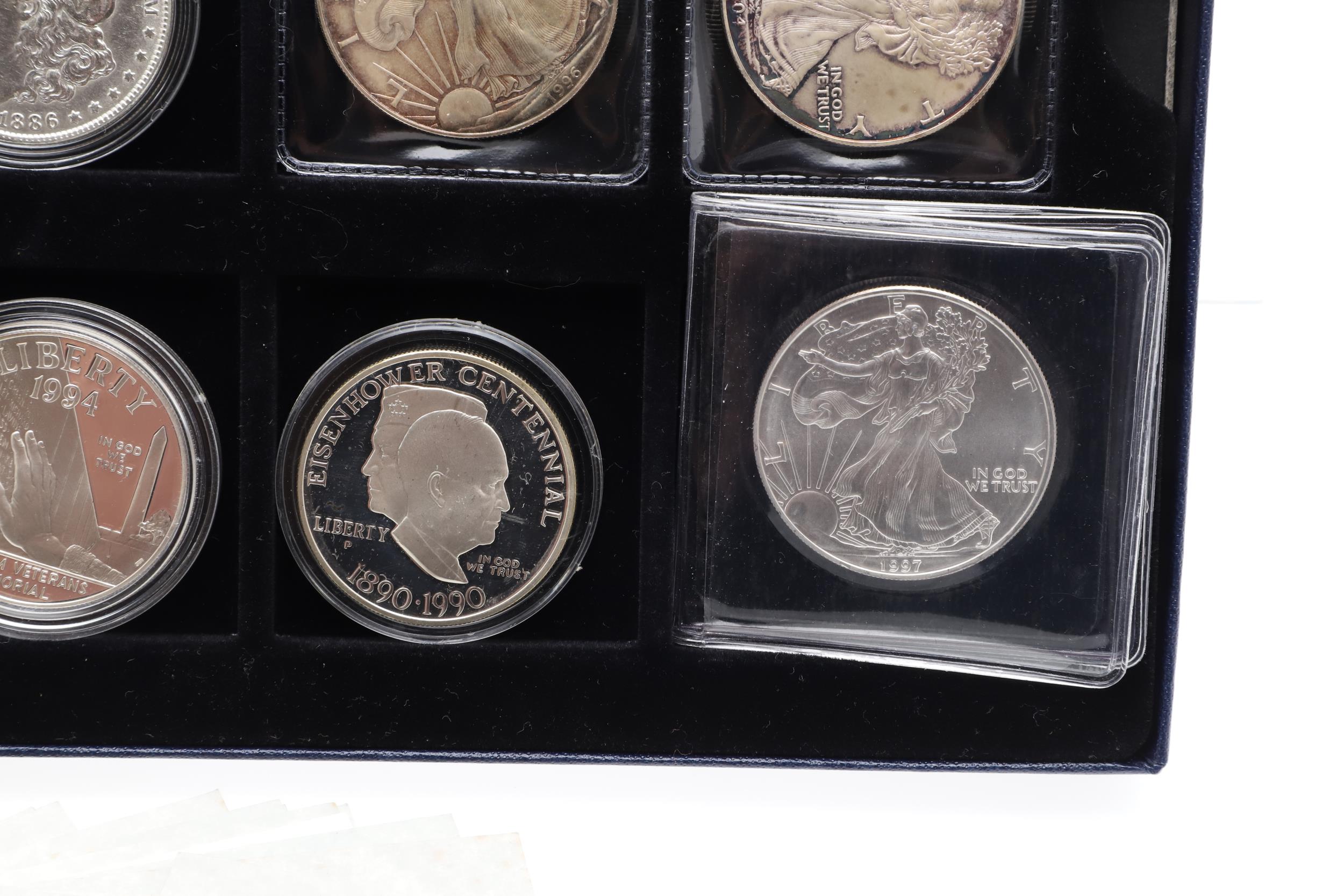 A COLLECTION OF TWELVE AMERICAN DOLLARS TO INCLUDE SILVER MORGAN DOLLARS. - Bild 8 aus 9