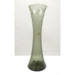 Rauchglas Vase, Alfred Taube. Gedrehte Glasarbeit, mit Klebeetikett Alfred Taube. Höhe ca. 40 cm