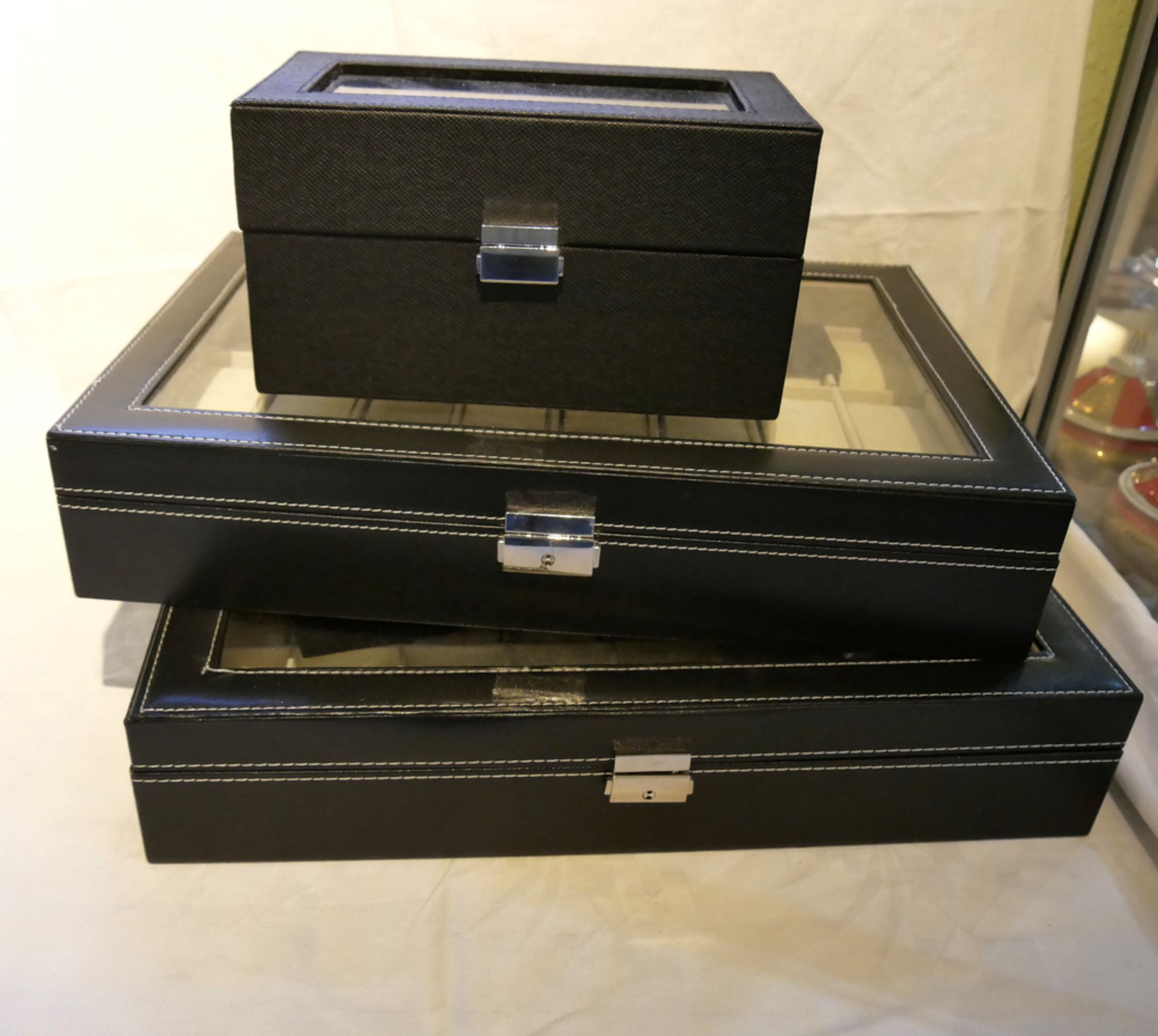 3 leere Uhrenboxen, verschiedene Ausführungen und Größen. - Image 2 of 3