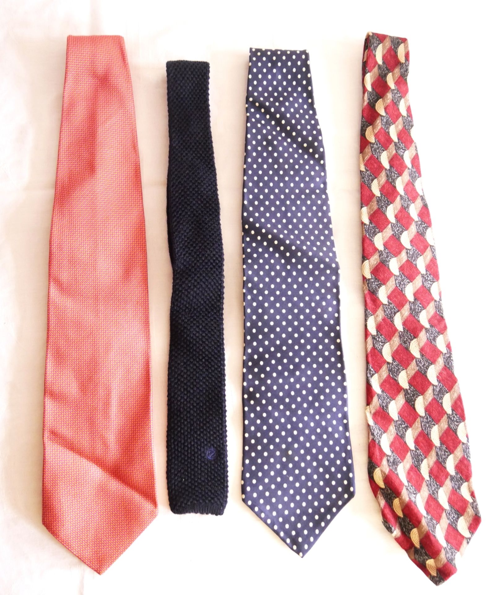 4 Krawatten, Ermenegildo Zegna, verschiedene Modelle. Guter getragener Zustand.