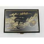 Japanische Schmuckschatulle, schwarz lackiertes Holz und goldene Malerei, Maße: Breite ca. 23 cm,