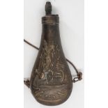 Pulverflasche, Messing, Motive aus dem US - Bürgerkrieg. Läge: ca. 21 cm.