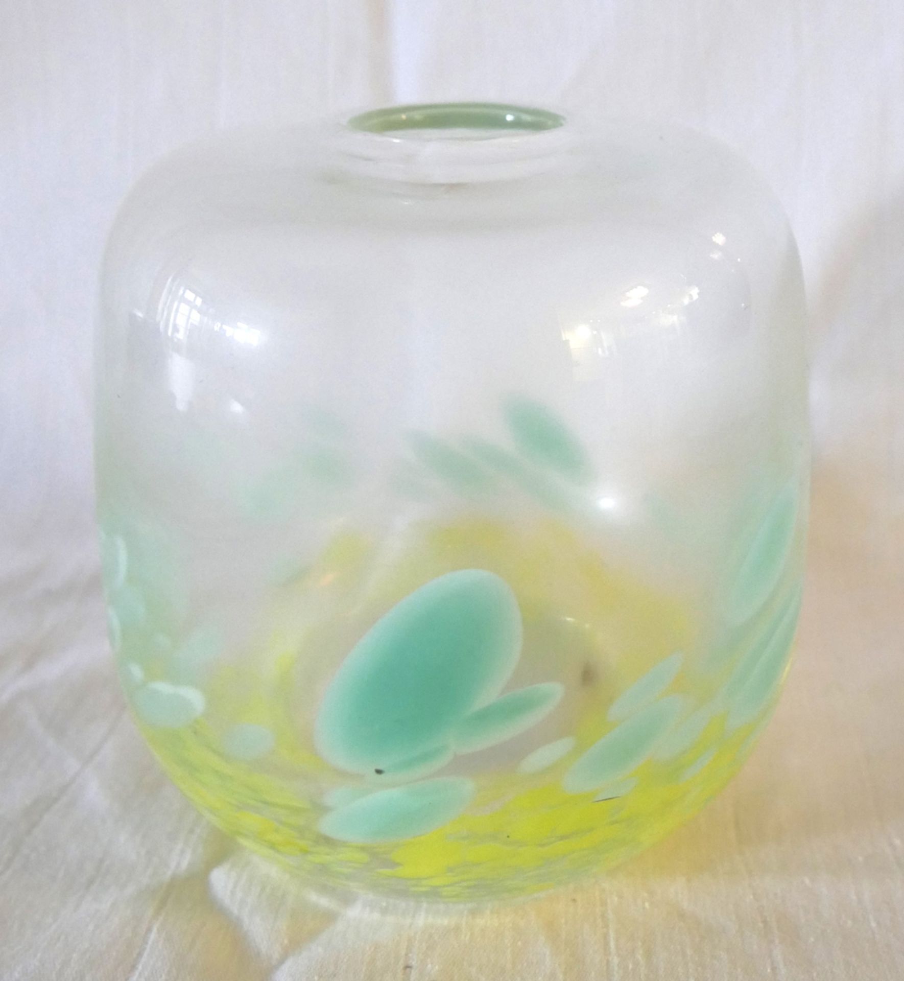 Dexel - Ei Vase, mit grüner- und gelber Farbverlauf. Höhe ca. 12 cm
