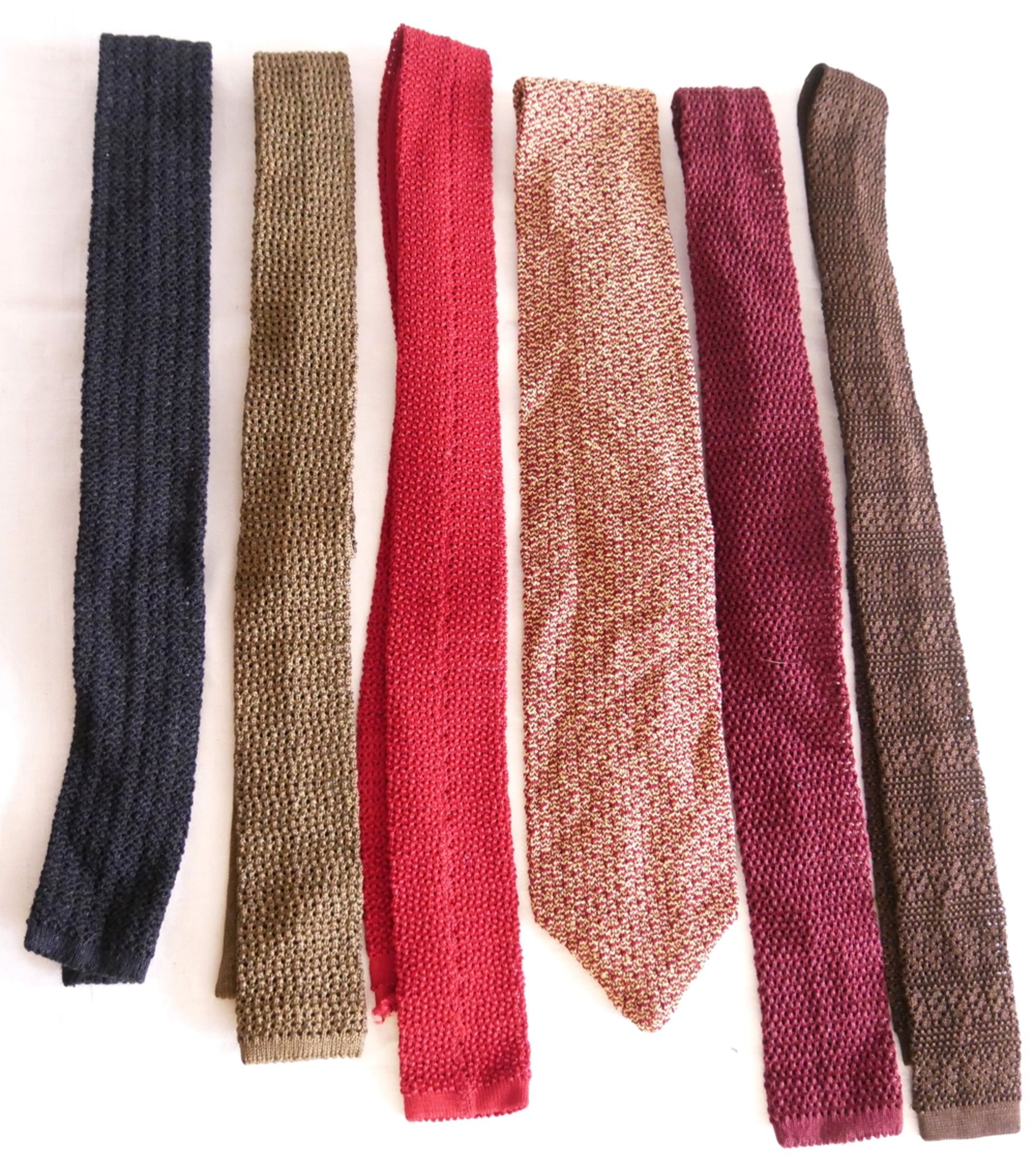 6 Krawatten, verschiedene Marken und Modelle. Guter getragener Zustand.