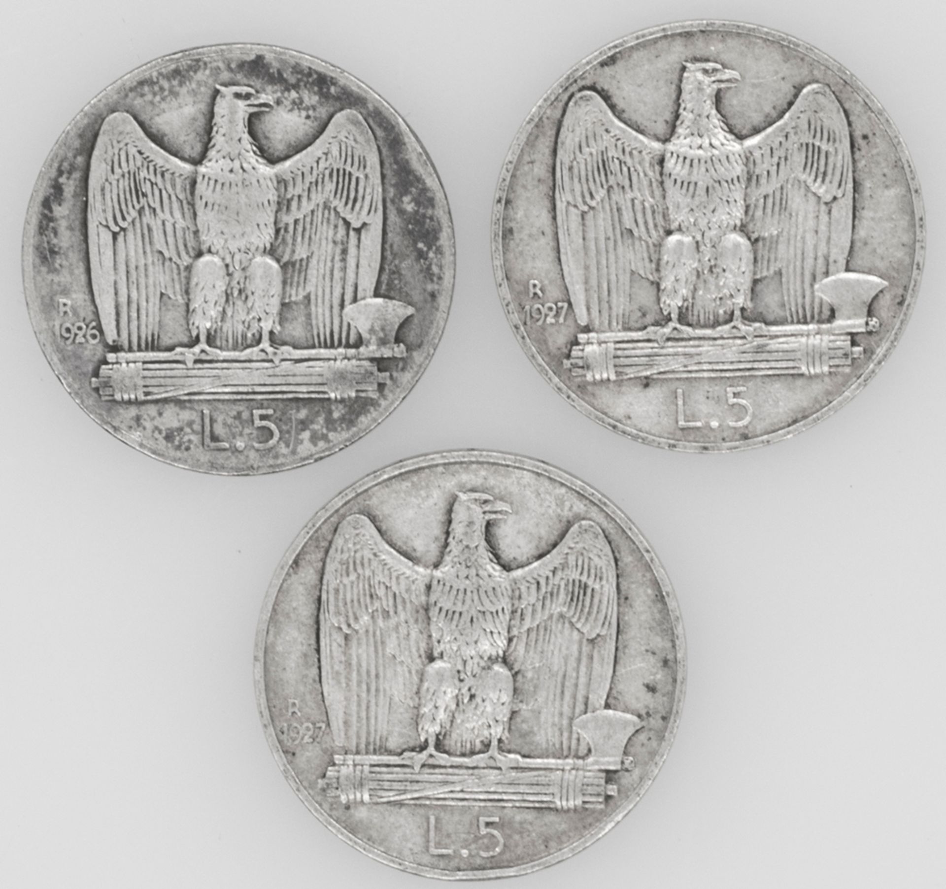 Italien 1926/27, drei 5 Lire - Silbermünzen, "Vittorio Emanuele III." Erhaltung: ss.
