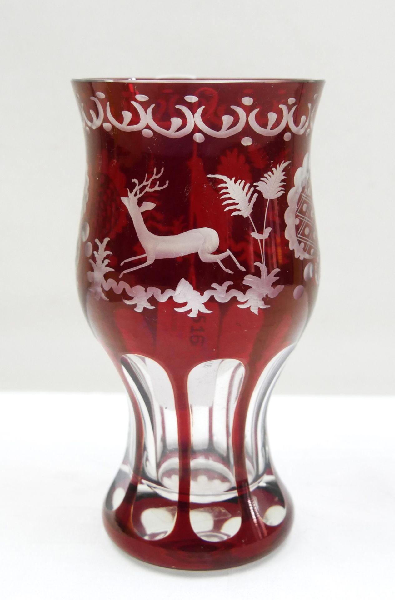Rubinrote Glasvase, wohl Böhmen, Maße : Höhe ca. 15 cm, Breite (Öffnung) ca. 8 cm, guter Zustand.