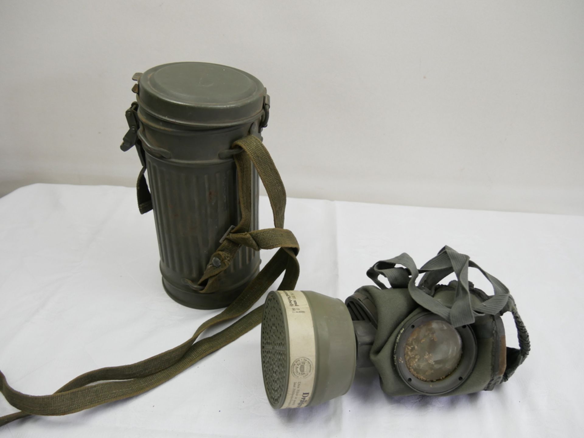 Original Wehrmachts Gasmaske in Original Dose. II. Weltkrieg 1936