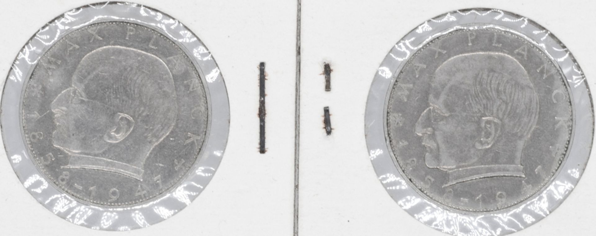 BRD 1961/67, 2 x 2 DM - Münzen mit Prägefehlern am Rand: 1 x 1961 "FINIGKFIT" und 1967 "Freihfit".