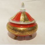 Unger & Schilde Porzellan, Deckeldose weiß/rot/gold. Dose um 1925. Höhe ca. 13 cm, Durchmesser ca.