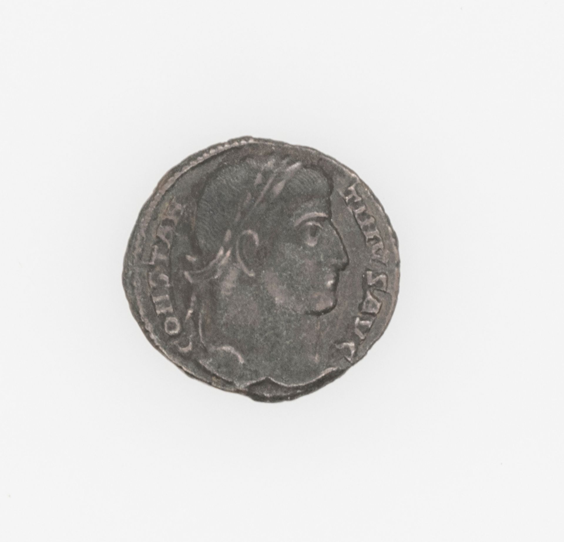 Römisches Kaiserreich, Constantinus II., Büste nach rechts, Rv. Lagertor. Erhaltung: ss.